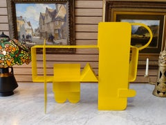 Scultura in ferro laccato giallo della serie Máquina Estética di Manuel Felguérez degli anni '70