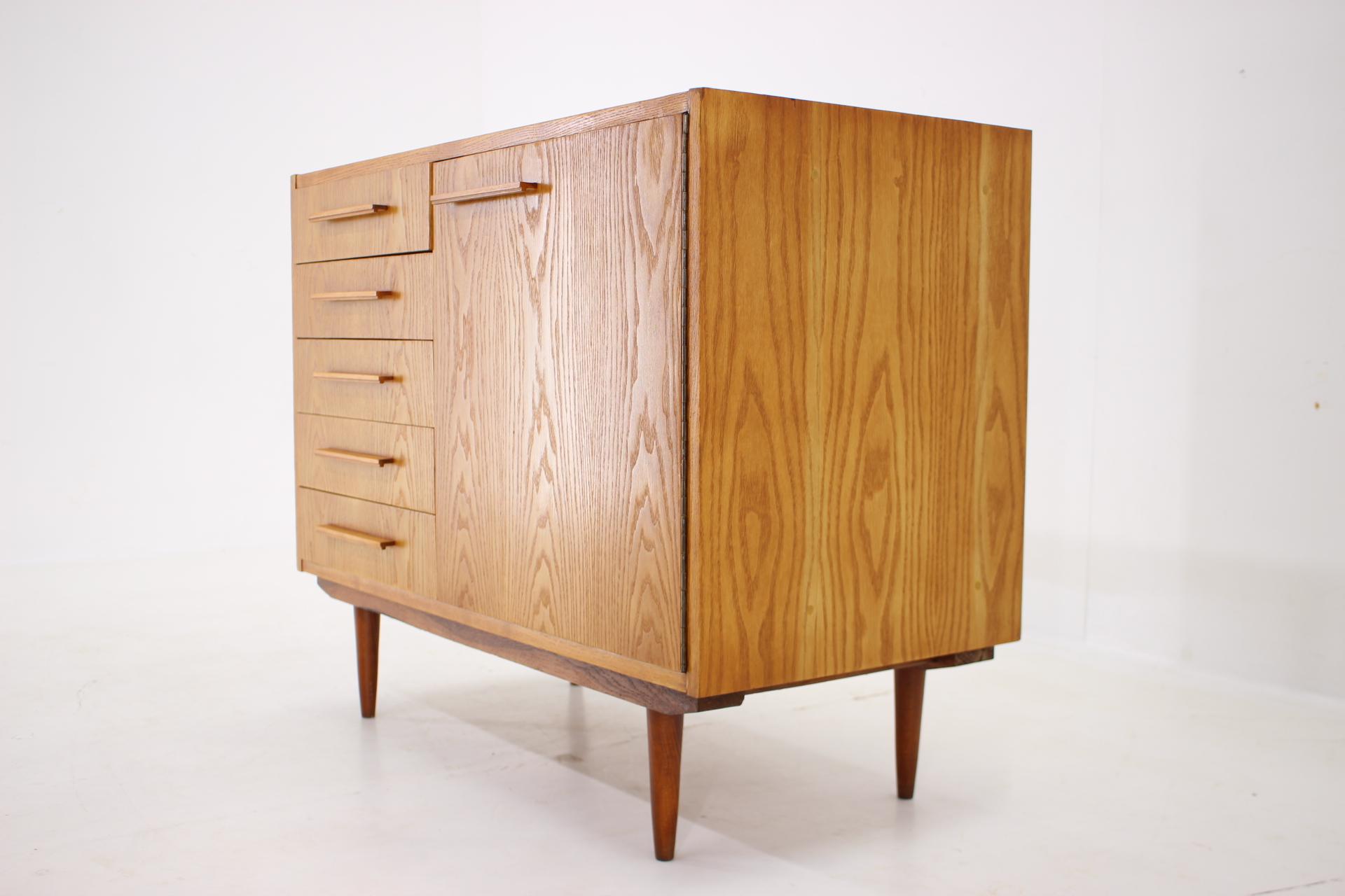 1970s Maple Cabinet or Chest Of Drawers, Czechoslovakia In Good Condition For Sale In Praha, CZ