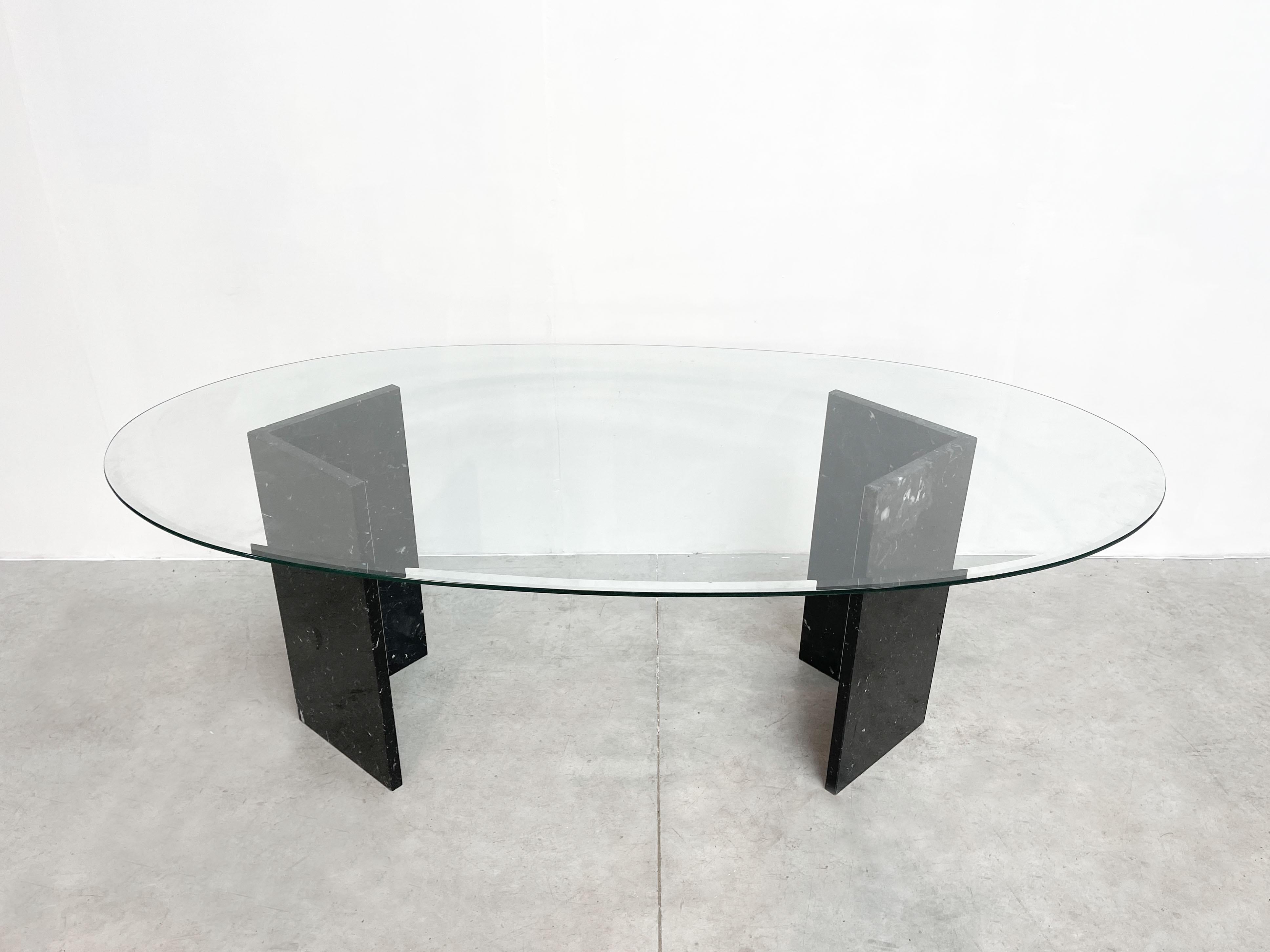 1970's Marble and Glass Dining Table In Excellent Condition For Sale In Nijlen, VAN