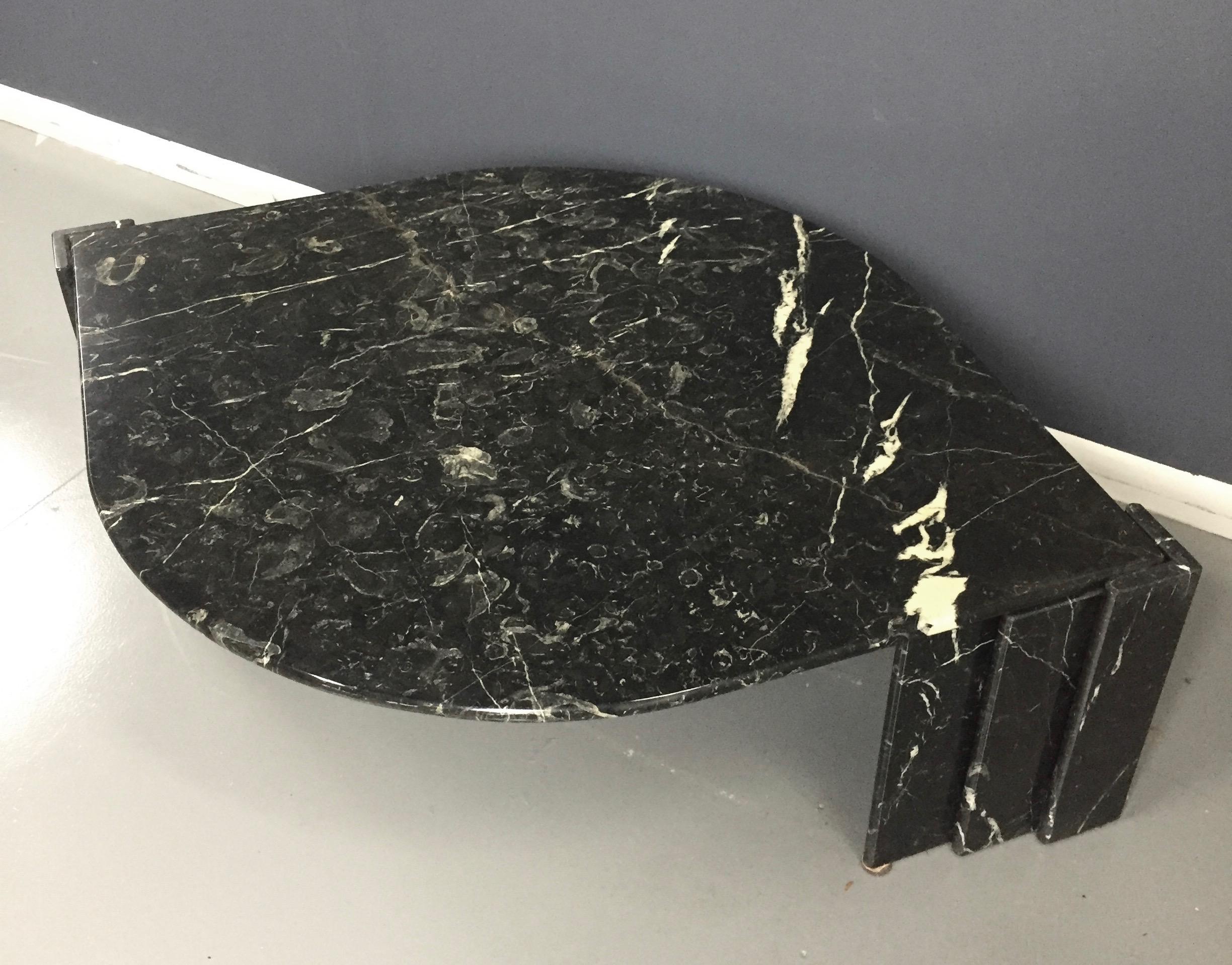 1970s Marble Black and White Cocktail Table Made in Italy Midcentury en venta 3