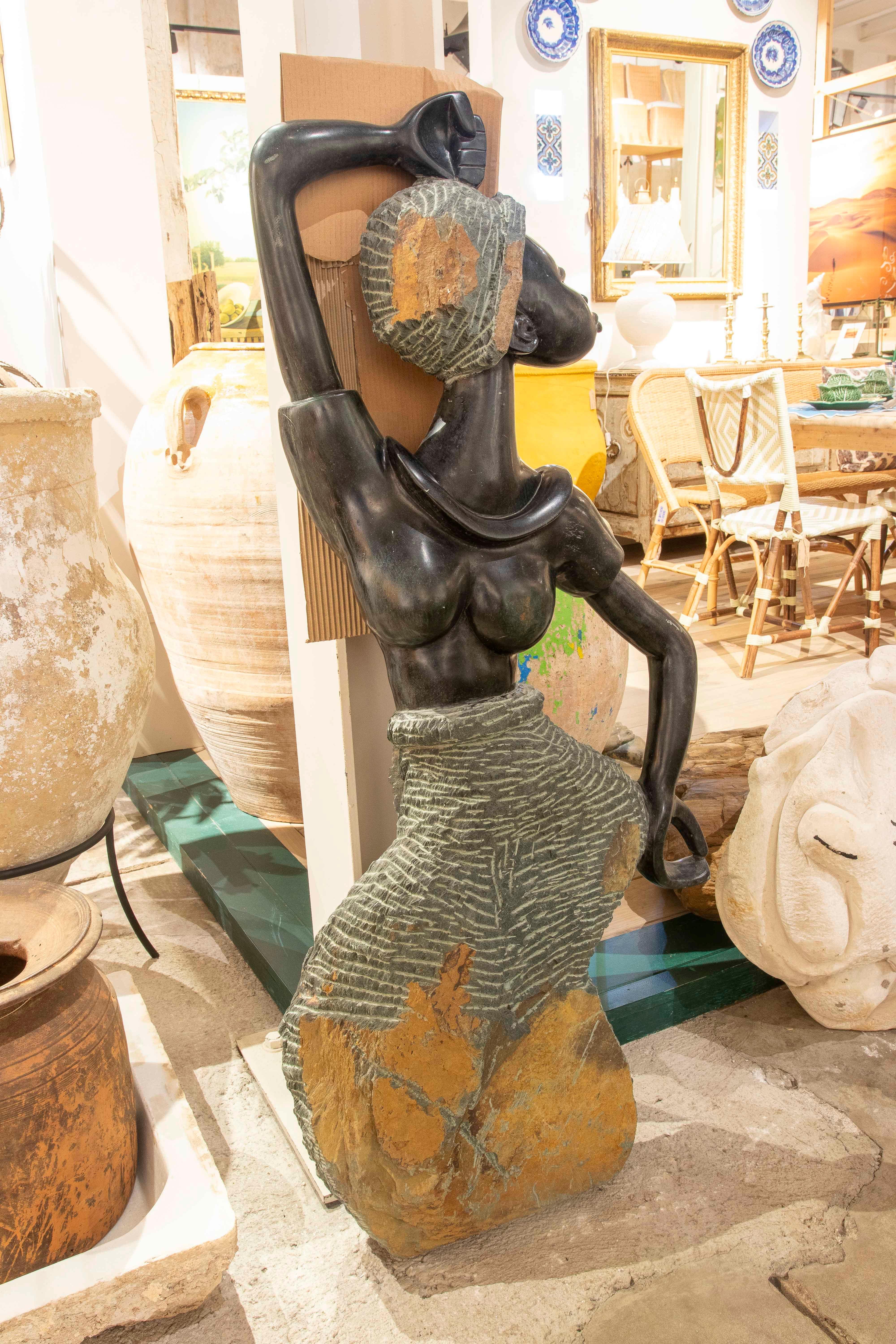 1970s Marble Sculpture of a Woman with a Hat Carved on Both Sides In Good Condition For Sale In Marbella, ES
