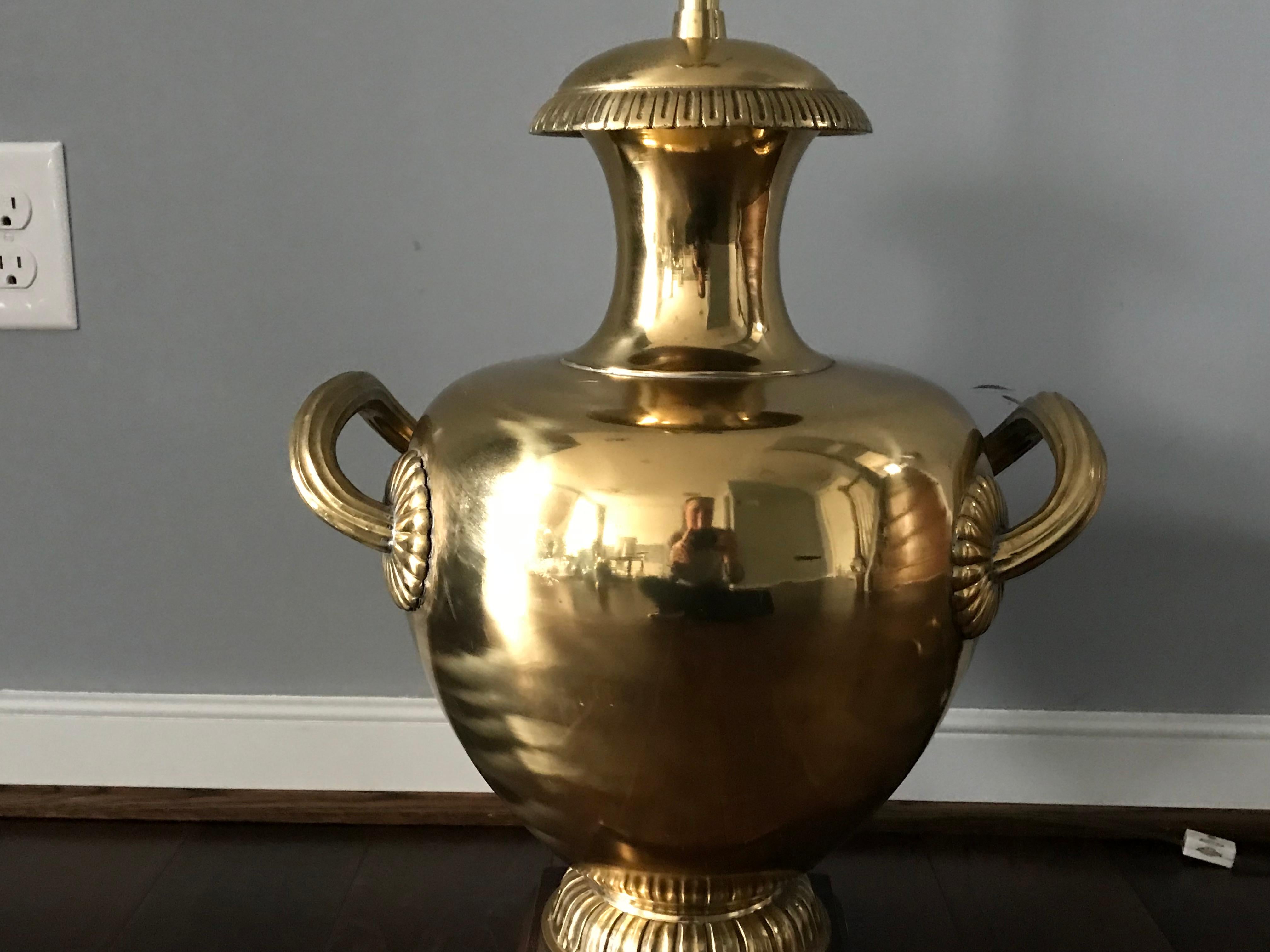 1970s Marbro Brass Urn Lamp In Good Condition In Richmond, VA