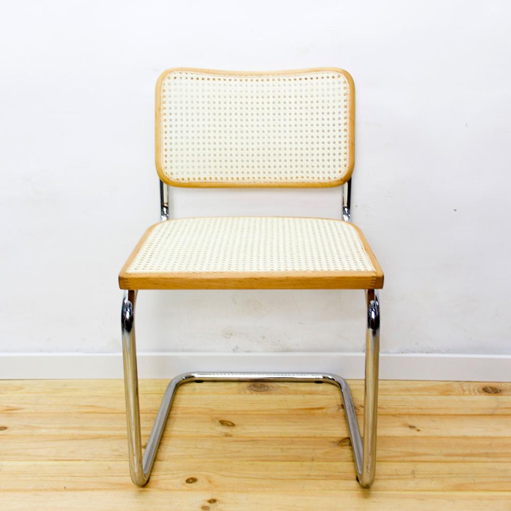 Set of six B32 Cesca chairs designed by Marcel Breuer and manufactured in Italy by Cidue.
An iconic design from 1928 of cantilever chrome tube frames with beech wood seat and backrest and inserts of woven cane.
All seats and backrests were restored