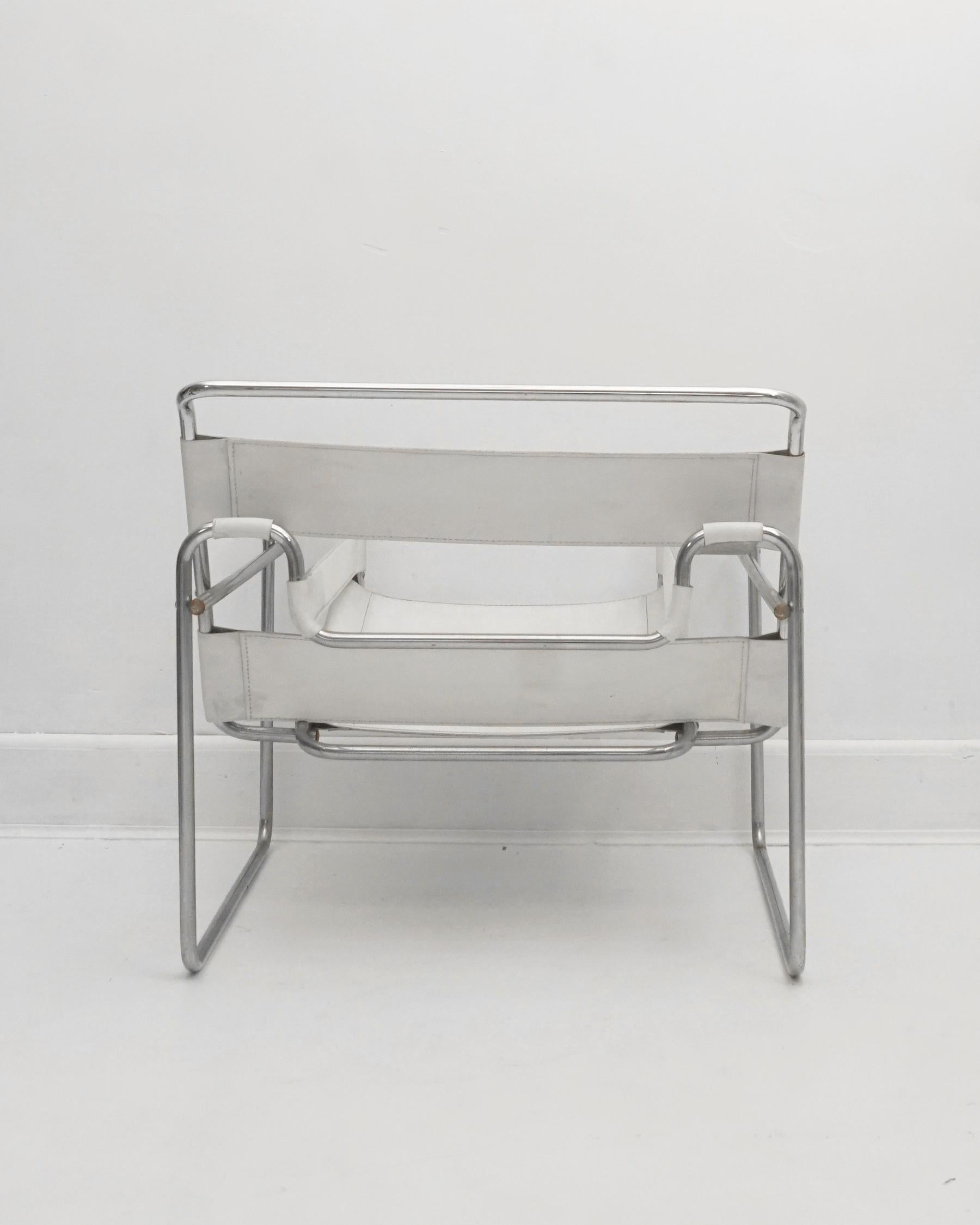 Wassily-Stuhl aus weißem Leder von Marcel Breuer, 1970er Jahre (Moderne der Mitte des Jahrhunderts) im Angebot