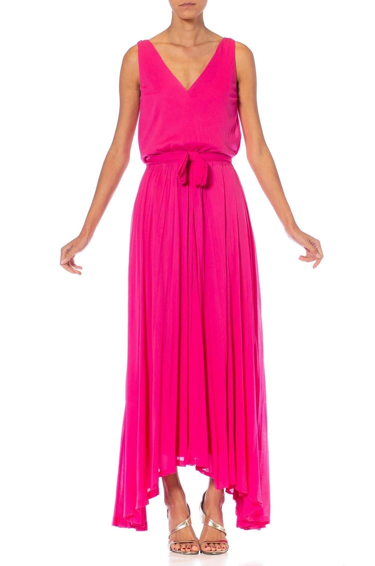 1970S MARIE-MARTINE Hot Pink Seide Jersey Französisch gemacht Demi-Couture Disco Kleid mit Gürtel
