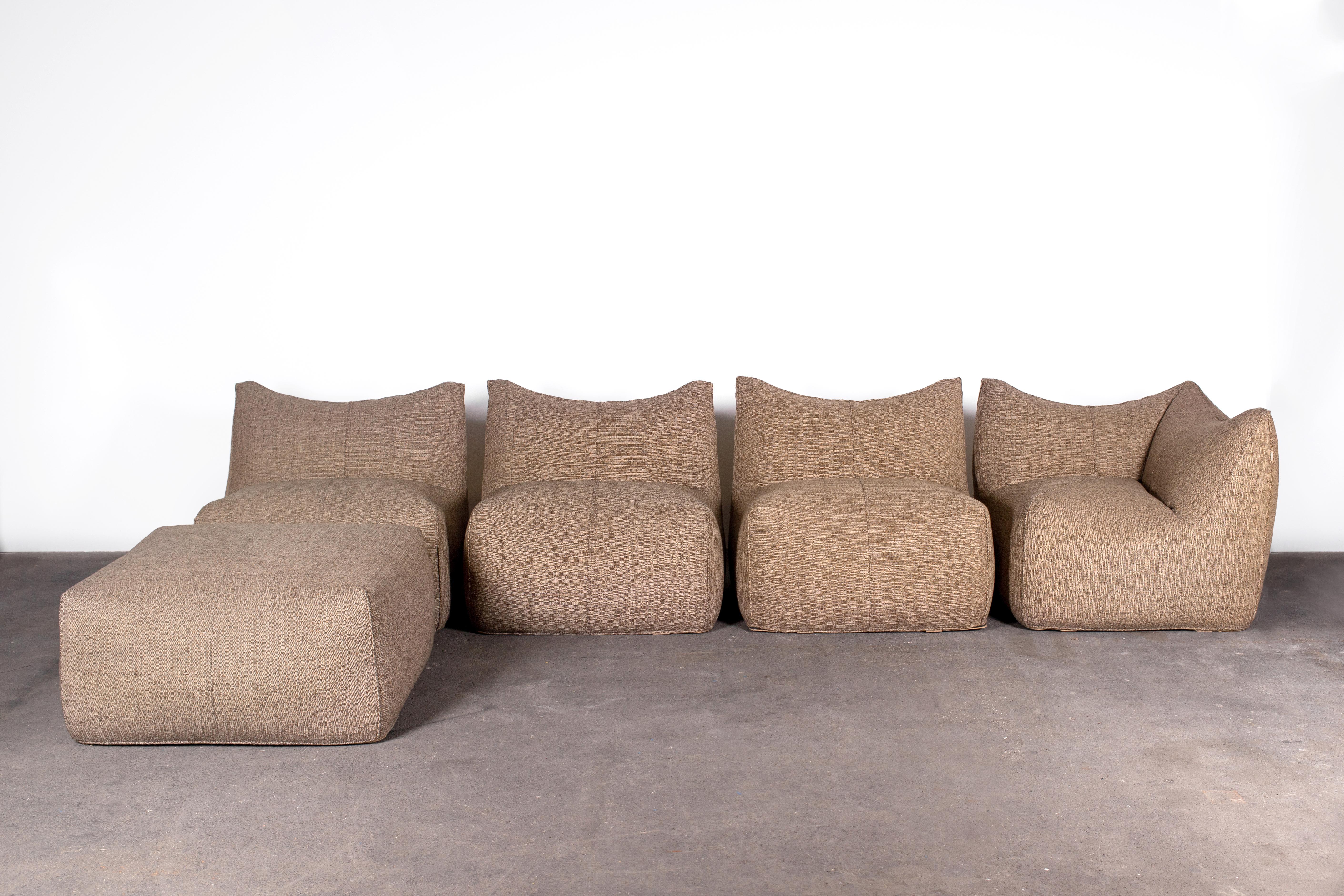 Discover the timeless Organic Modern elegance of the original 1970s Le Bambole  Italian sofa set with beige woven wool upholstery in superb condition. A Mid-Century Modern Italian masterpiece by the renowned Italian designer Mario Bellini and