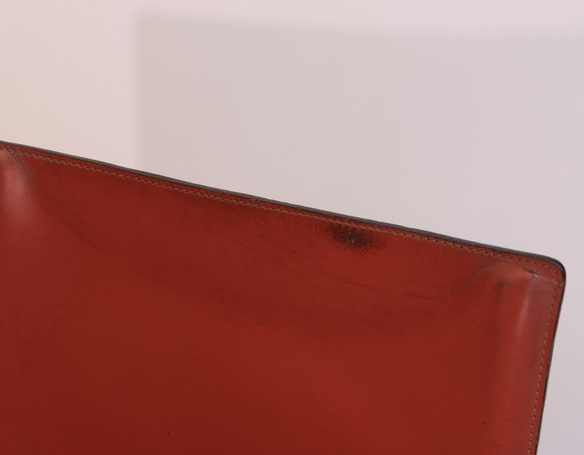 1970er Mario Bellini für Cassina Satz von sechs Sattelleder Kabinenstühlen Model No. 412 im Angebot 8