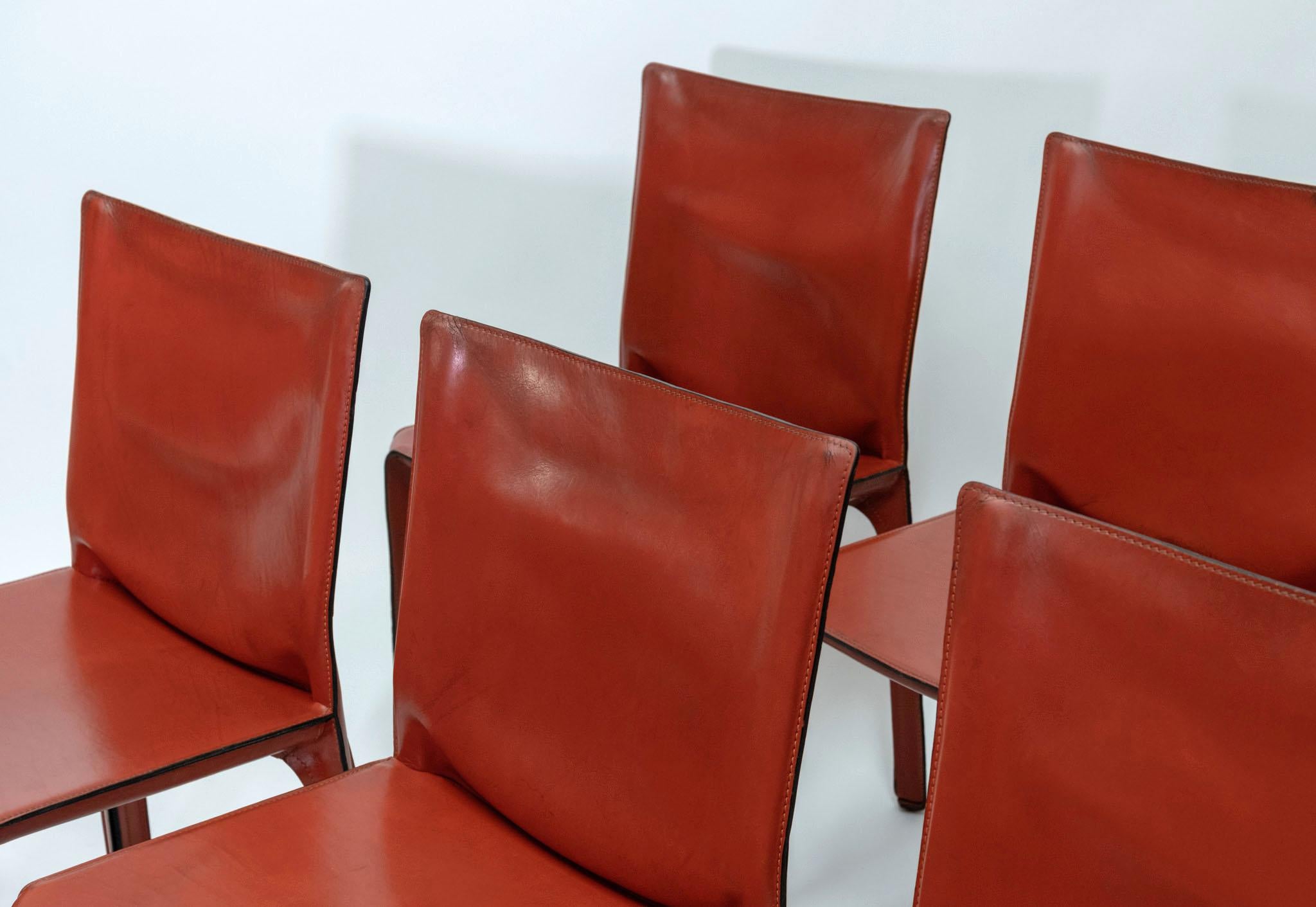 1970er Mario Bellini für Cassina Satz von sechs Sattelleder Kabinenstühlen Model No. 412 (Stahl) im Angebot