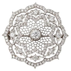 Spilla con rosetta in oro bianco e diamanti di Mario Buccellati degli anni '70