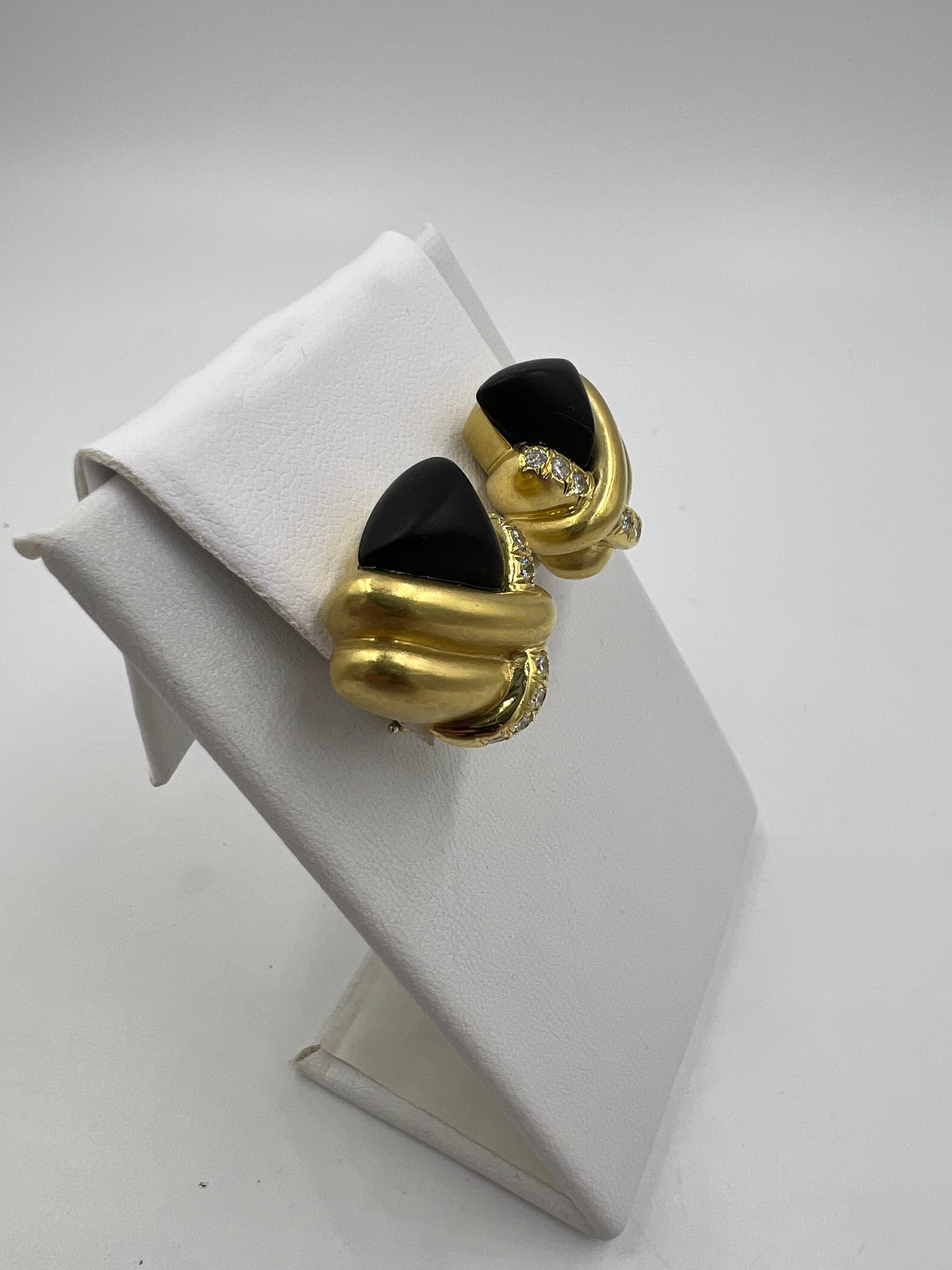 1970er Jahre Marlene Stowe Matter Onyx Diamant 18k Gelbgold Clip-On-Ohrringe (Zeitgenössisch) im Angebot