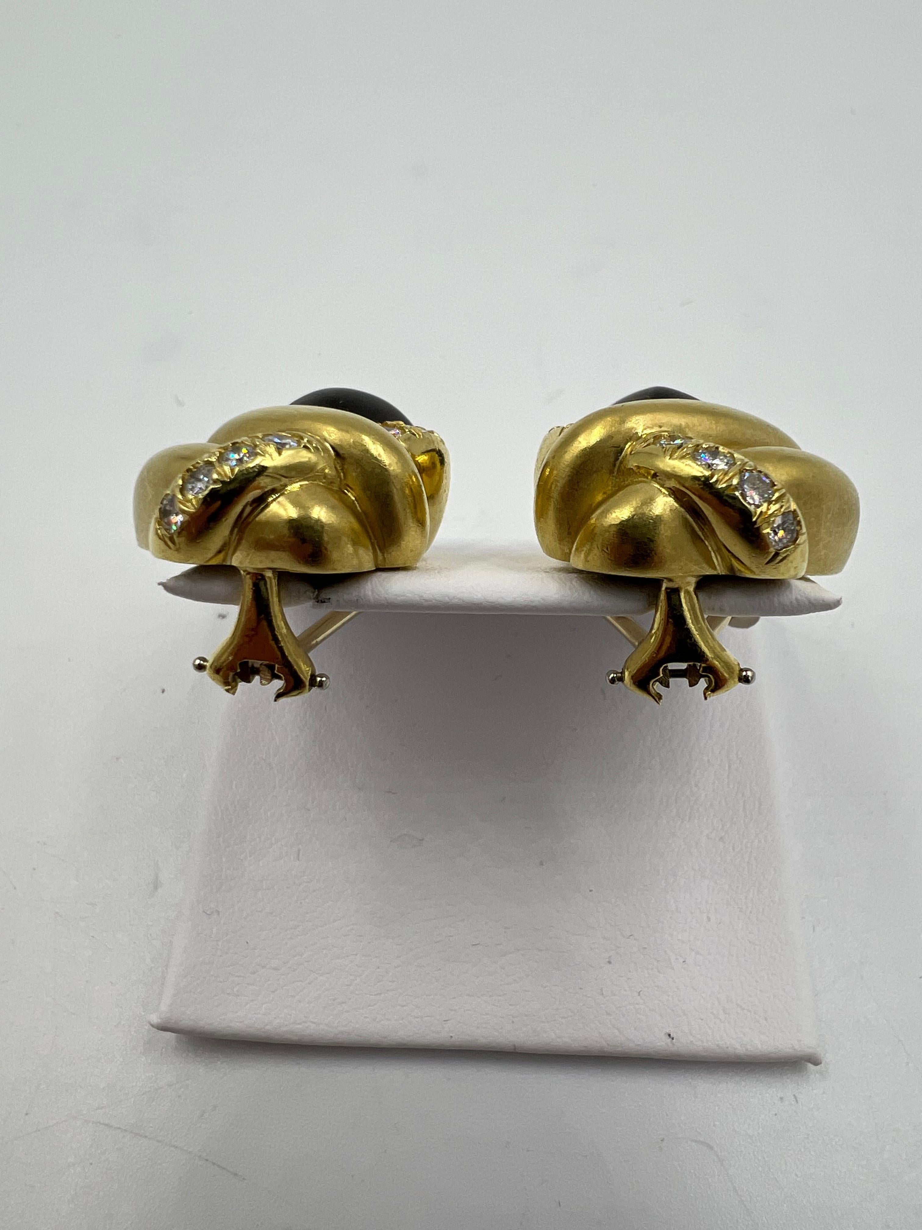 1970er Jahre Marlene Stowe Matter Onyx Diamant 18k Gelbgold Clip-On-Ohrringe im Zustand „Gut“ im Angebot in Los Angeles, CA