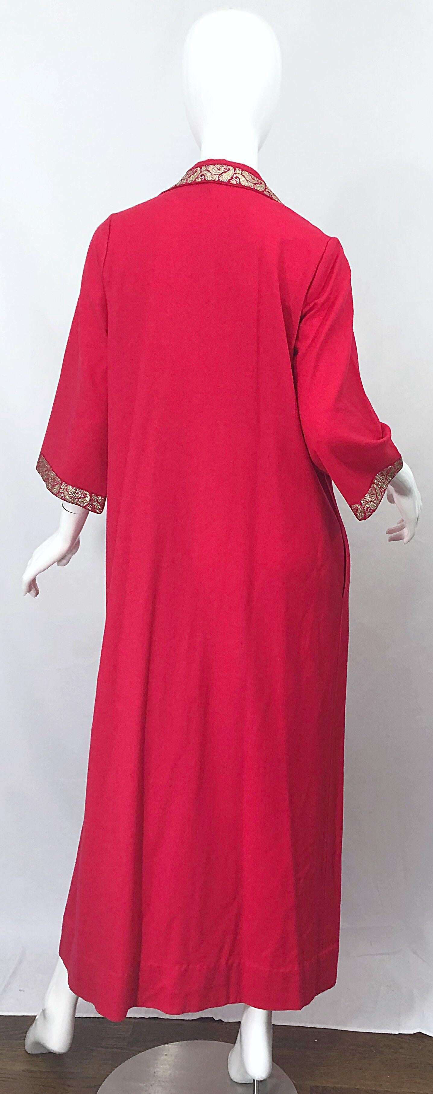 1970s Marshall Fields Raspberry Pink + Gold Vintage 70s Caftan Maxi Dress Kaftan In Good Condition In San Diego, CA