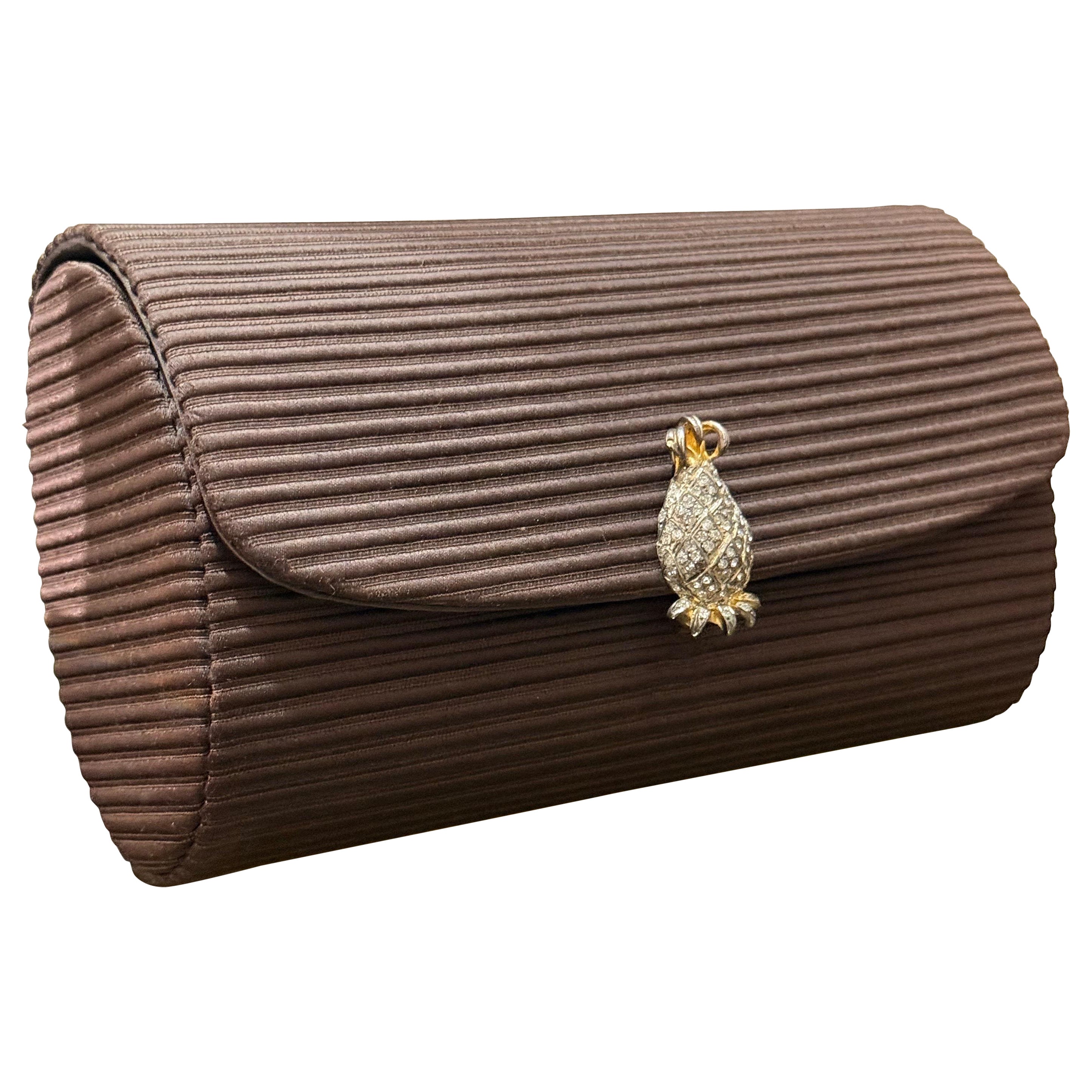 1970er Martin van Schaak Fass-Clutch aus gerippter Seidenfaille mit Ananas in Schokolade im Angebot