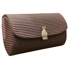 1970er Martin van Schaak Fass-Clutch aus gerippter Seidenfaille mit Ananas in Schokolade
