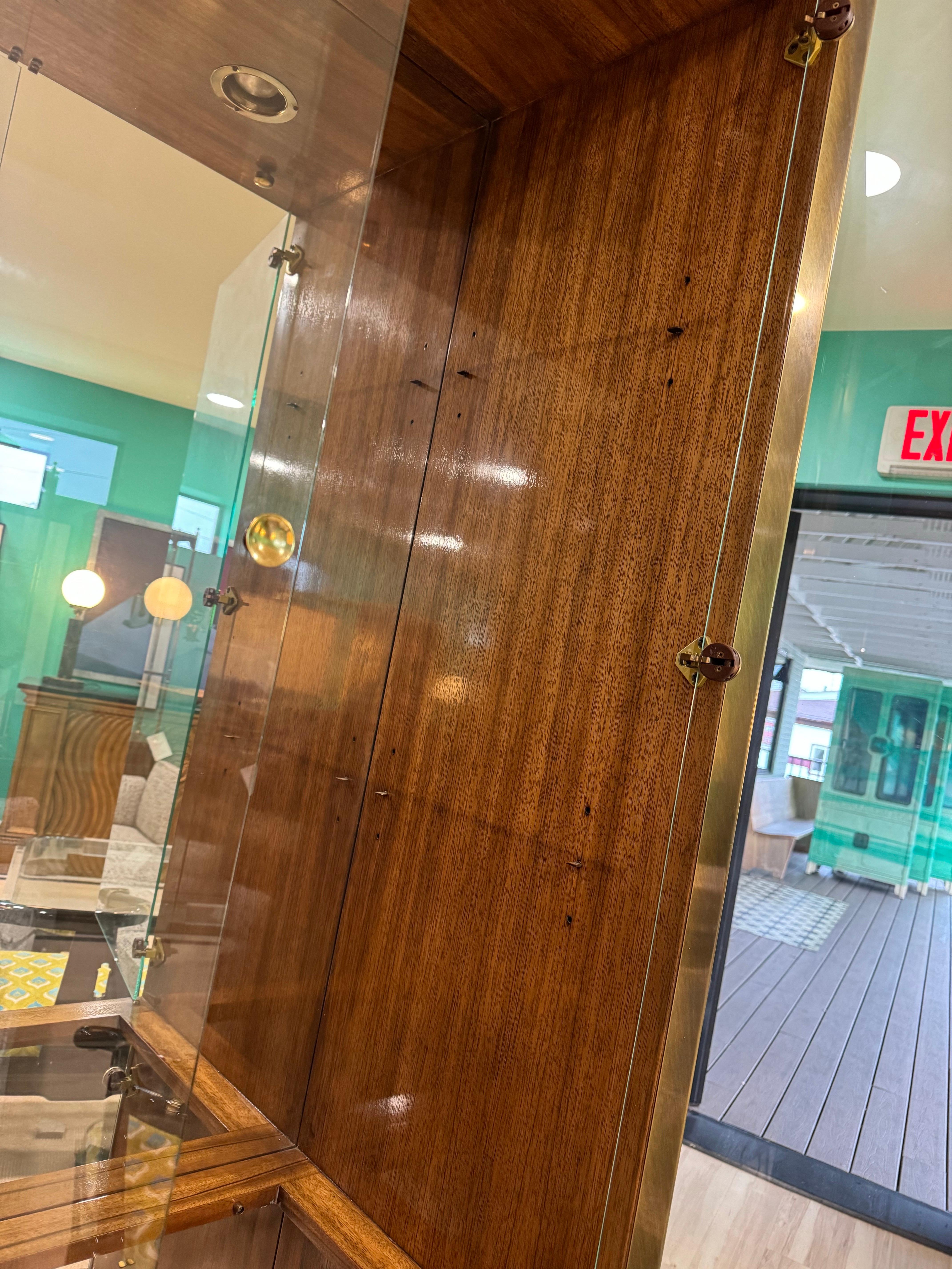 1970's Monumental Mastercraft Display Cases, set of 3 For Sale 3