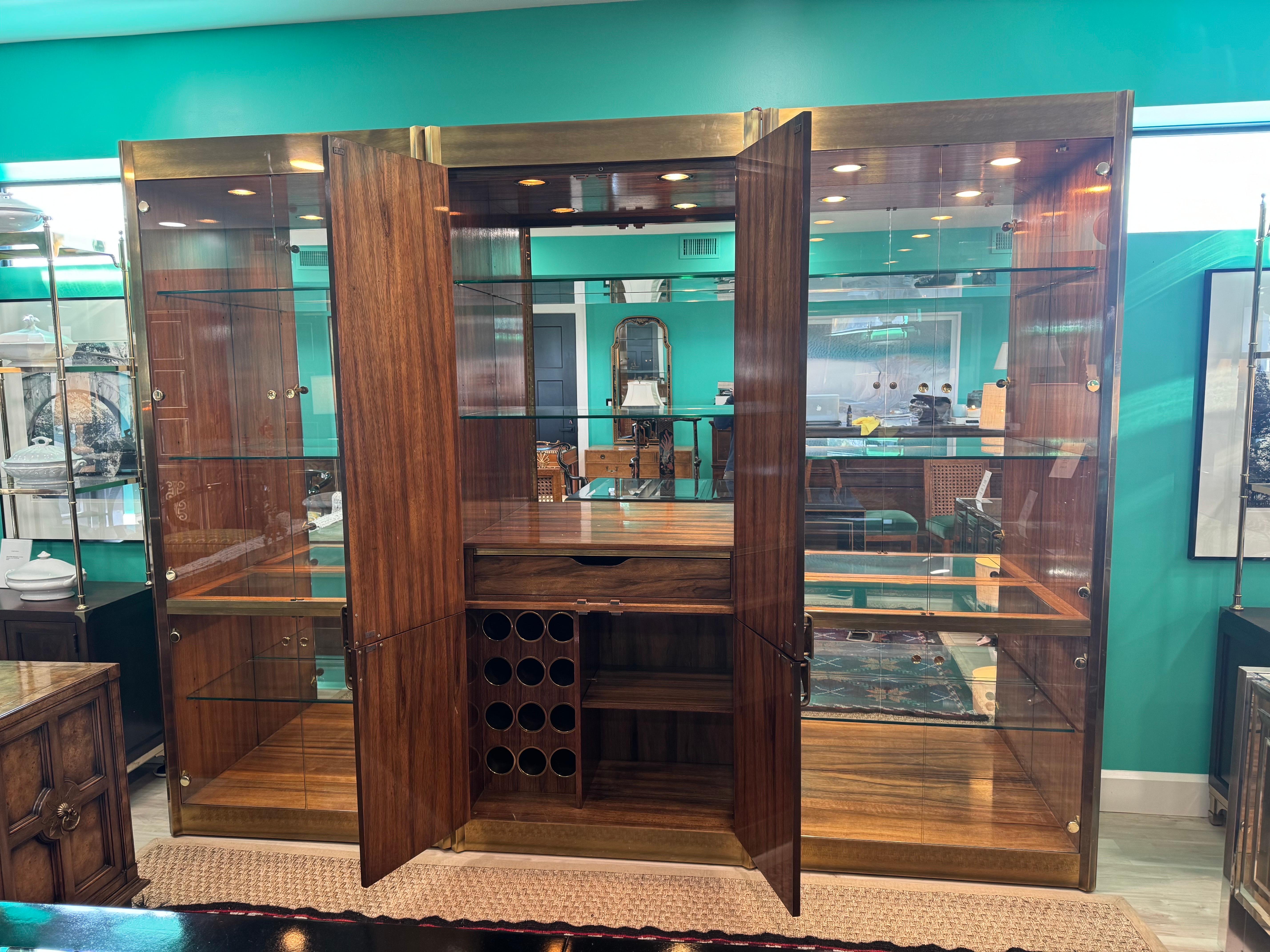 1970's Monumental Mastercraft Display Cases, set of 3 In Good Condition For Sale In Hartville, OH