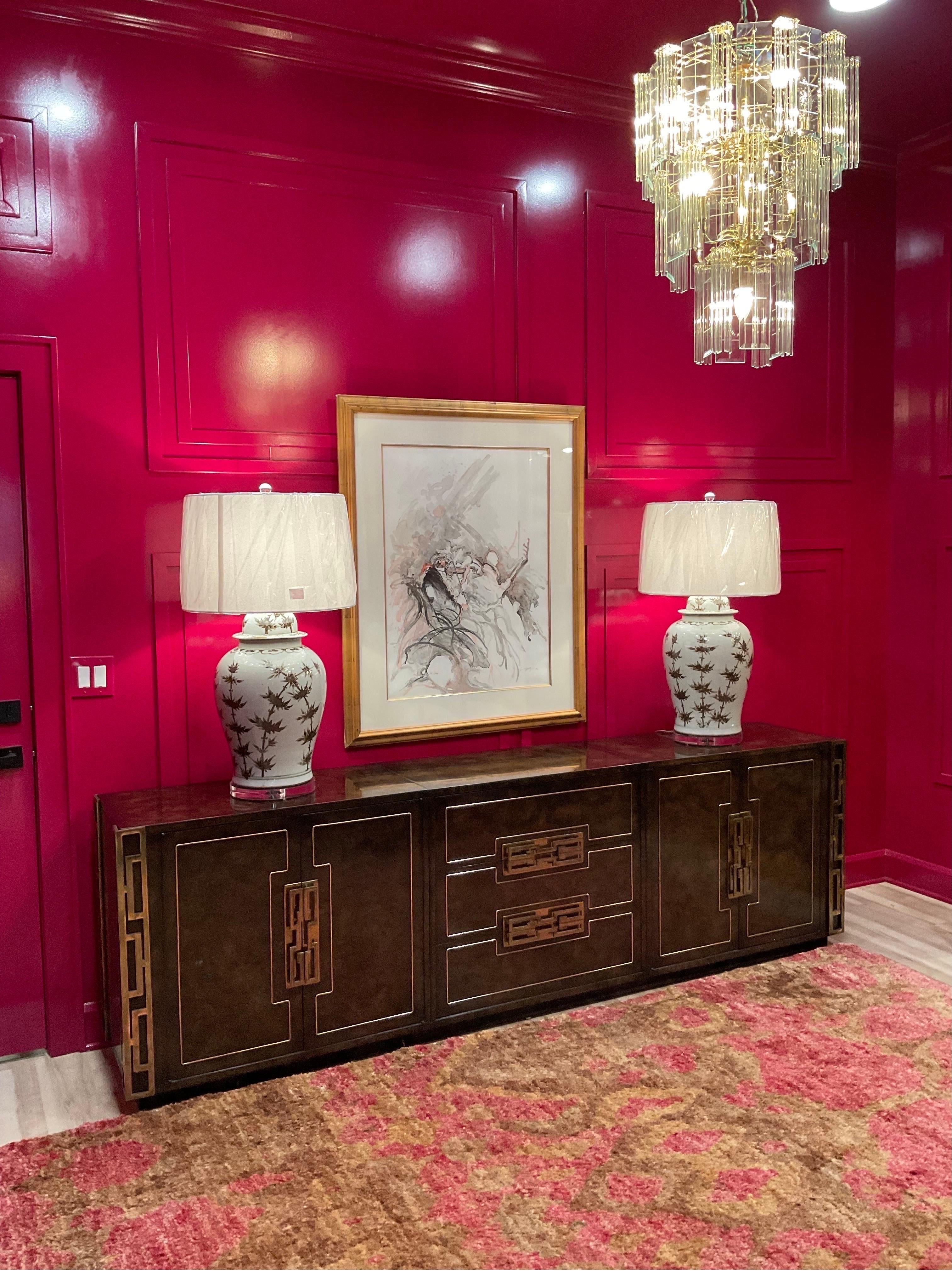 Neoclassico Credenza 4 pezzi Mastercraft degli anni '70 in ambioyna e ottone sbavato in vendita