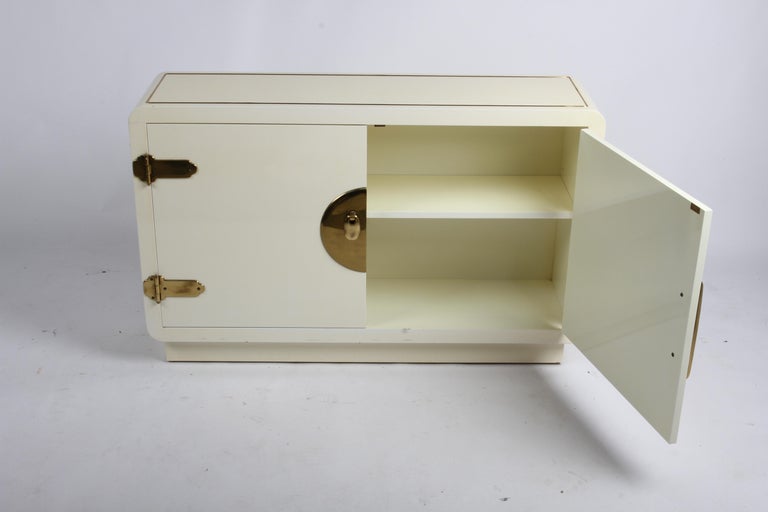 1970s Mastercraft Asian Inspired Cabinet in Creme Lacquer with Brass Hardware  For Sale 2
