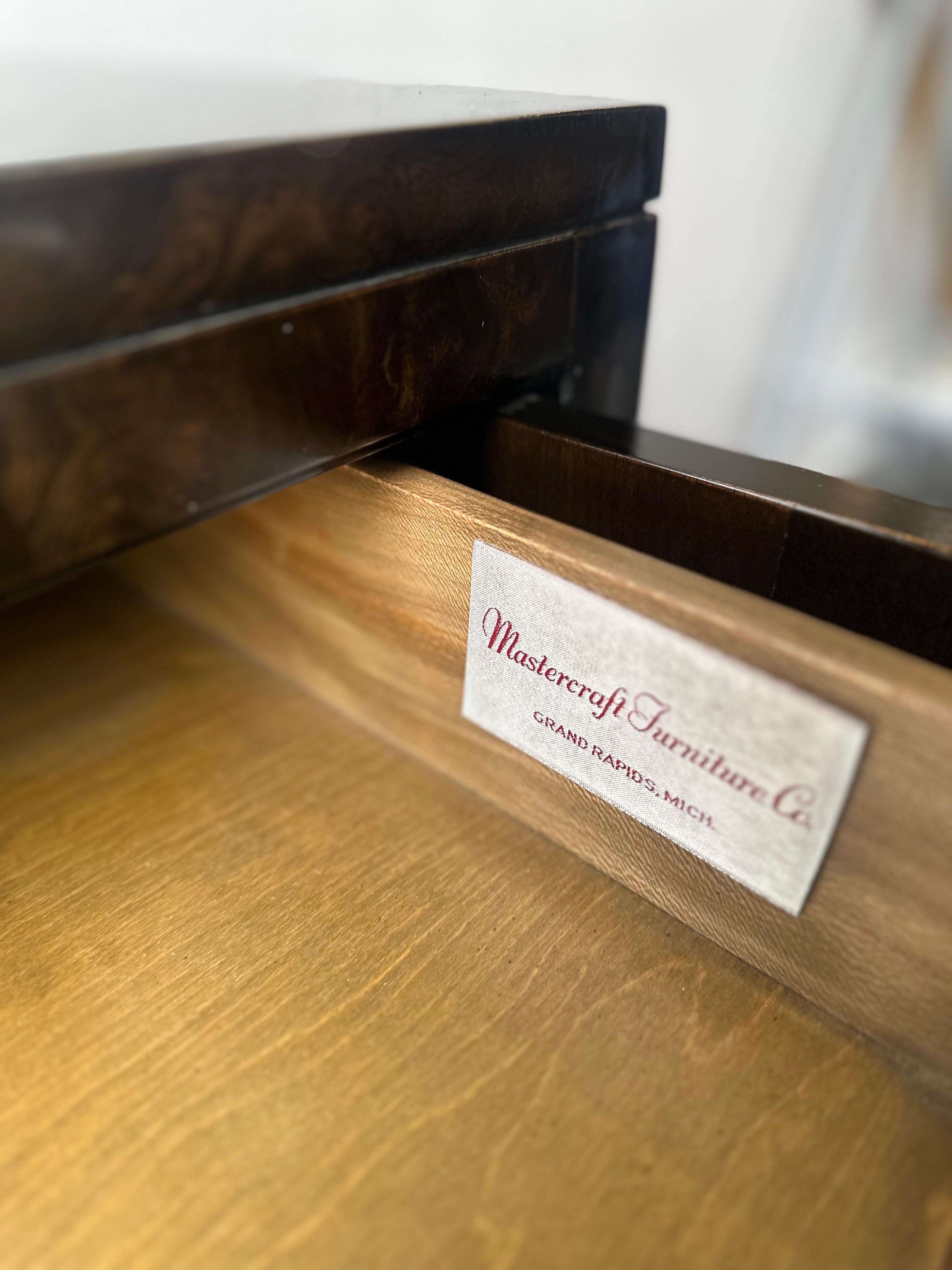Credenza in ottone Mastercraft Burlwood degli anni '70 in stile Hollywood regency in vendita 1