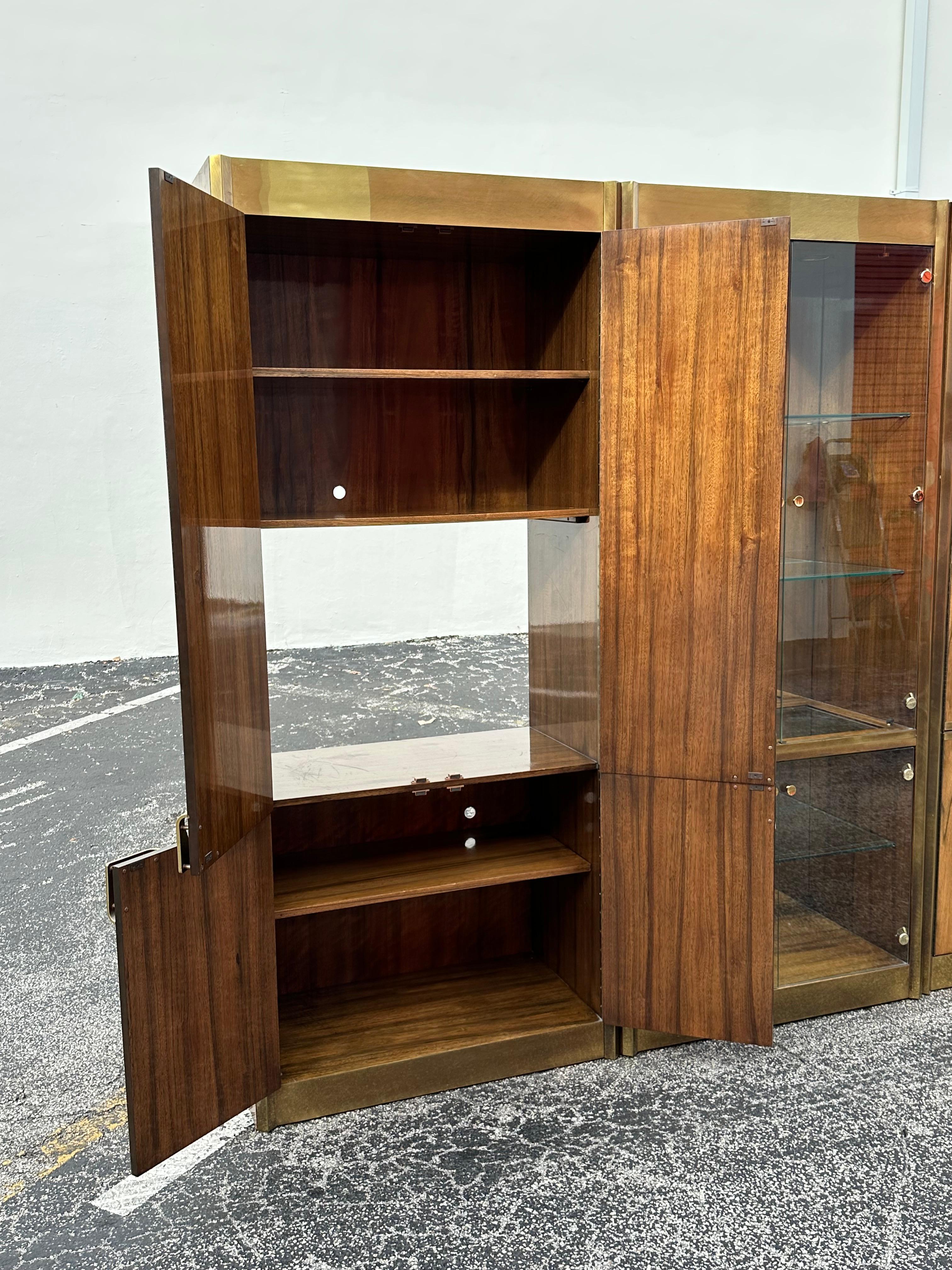 Mastercraft anni '70 Monumental Wood Brass Glass Display Cabinet, Set di 3 in vendita 6