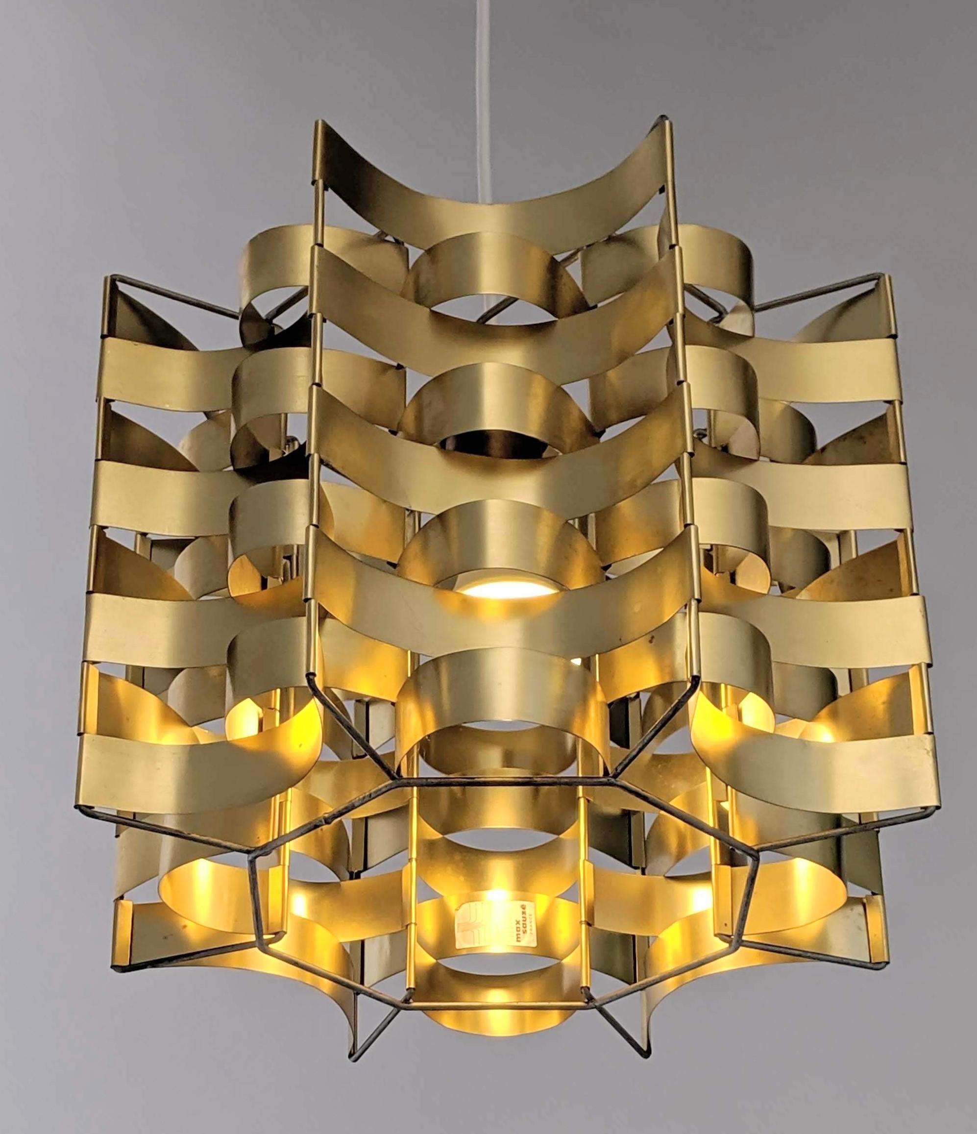 Iconic pendant from Max Sauze made of anodized brass aluminum strip on metal wire frame. 

Contain one E26 size socket.

Come with 5 feet of cord with canopy.