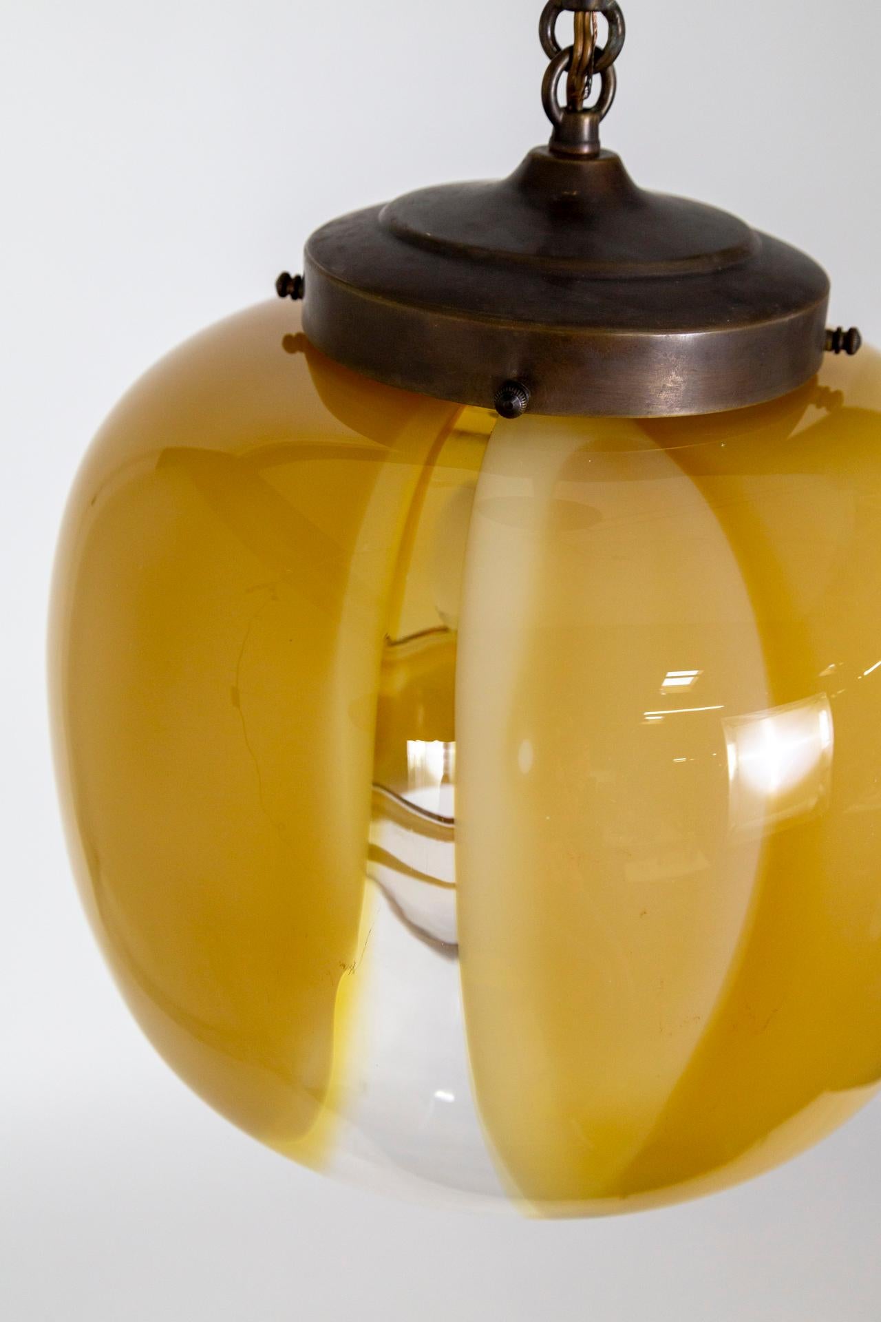 1970 Mazzega Murano Butterscotch Glass Pendant Light (lampe à suspension) en vente 3
