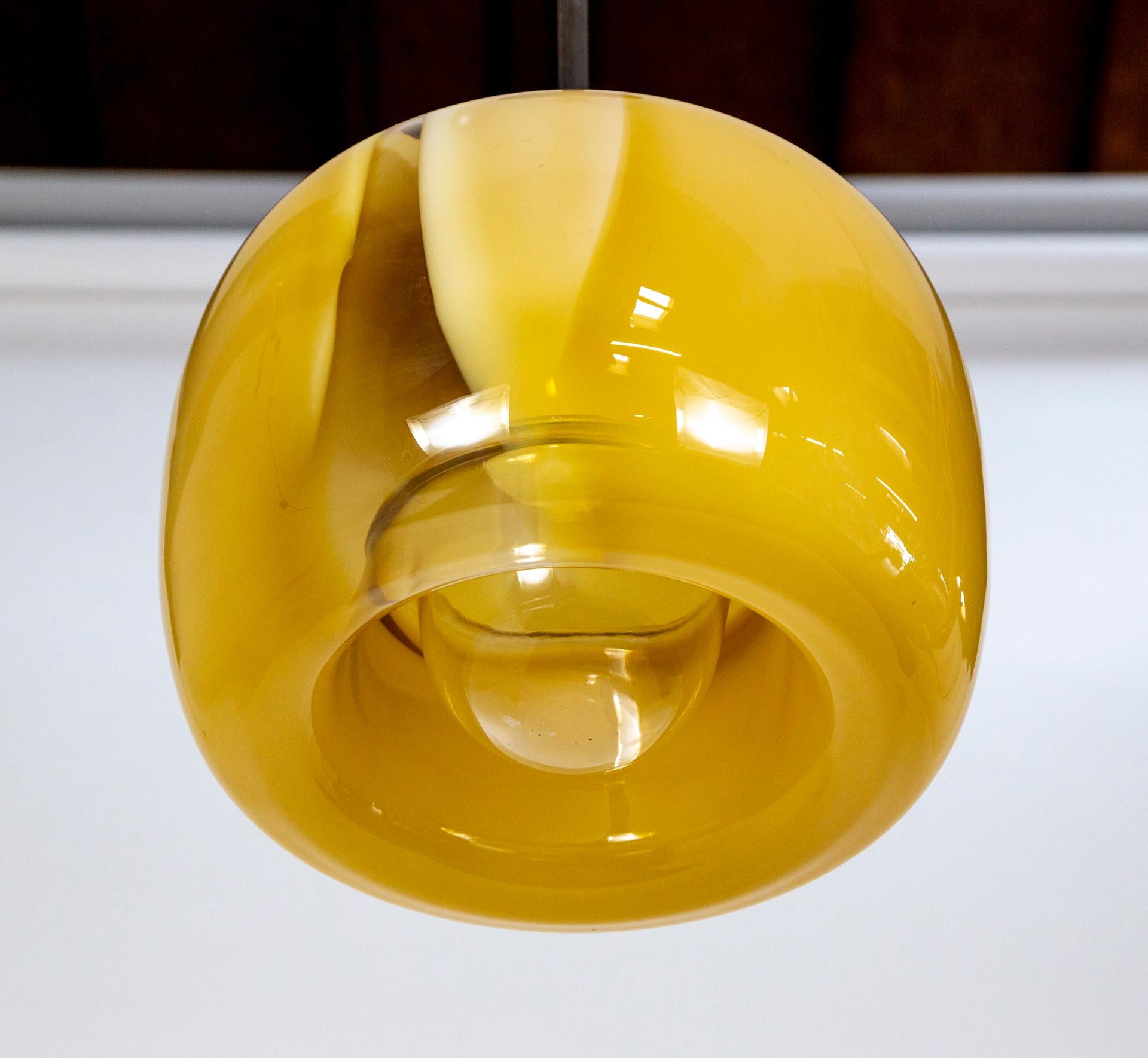 1970s Mazzega Murano Butterscotch Glass Pendant Light In Good Condition For Sale In San Francisco, CA