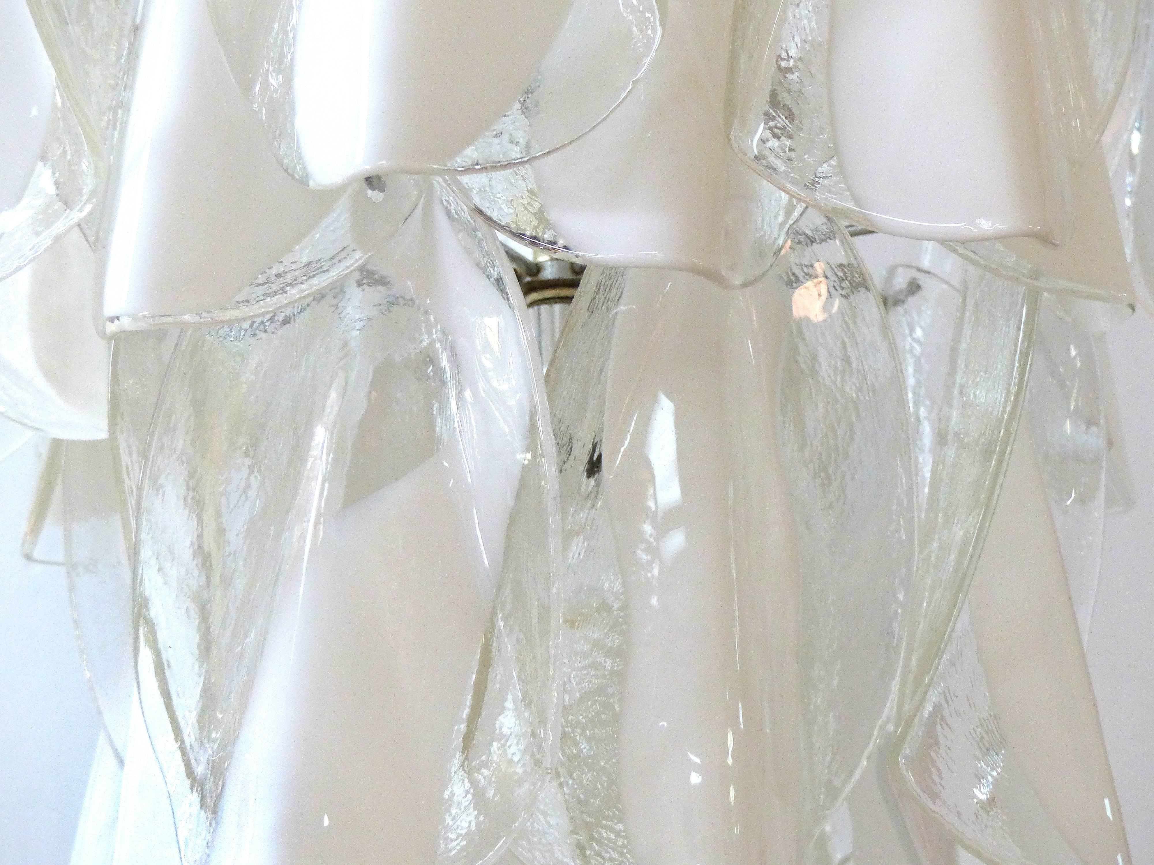 1970s Mazzega Murano Glass Petals Chandelier in White In Good Condition In Miami, FL