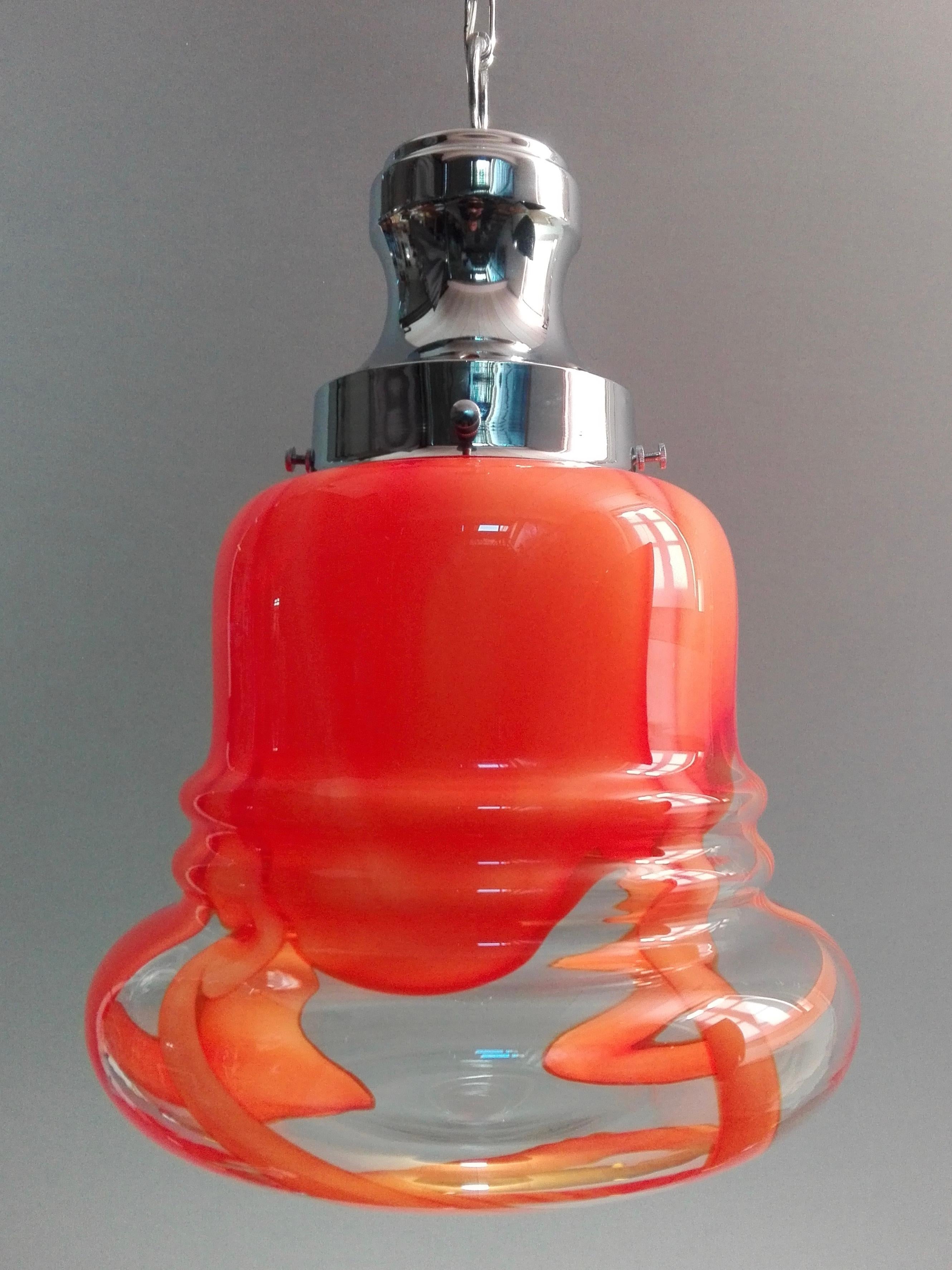 1970s Mazzega Murano hand-blown glass and chrome one-light pendant lamp. For Sale 2