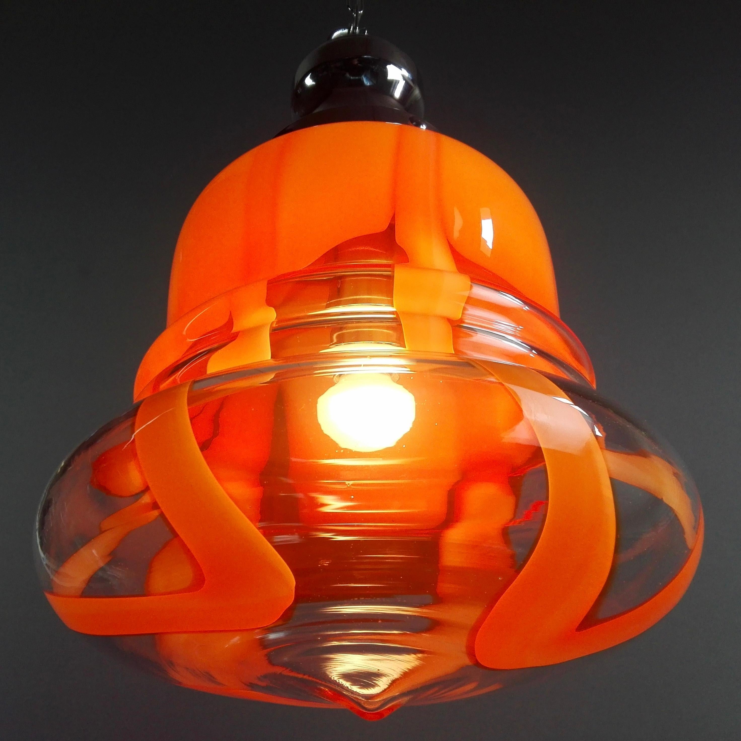 Metal 1970s Mazzega Murano hand-blown glass and chrome one-light pendant lamp. For Sale