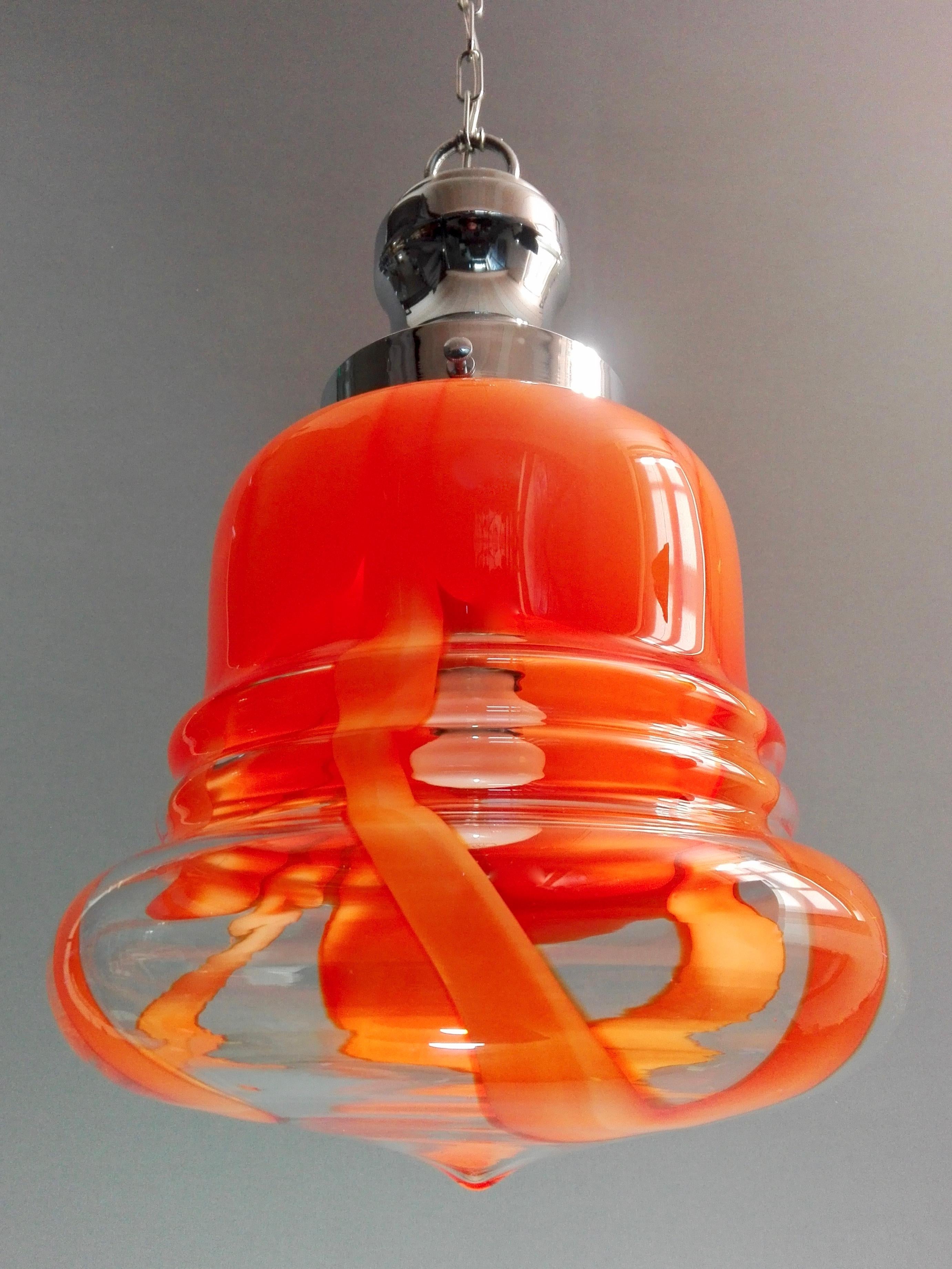 1970s Mazzega Murano hand-blown glass and chrome one-light pendant lamp. For Sale 1
