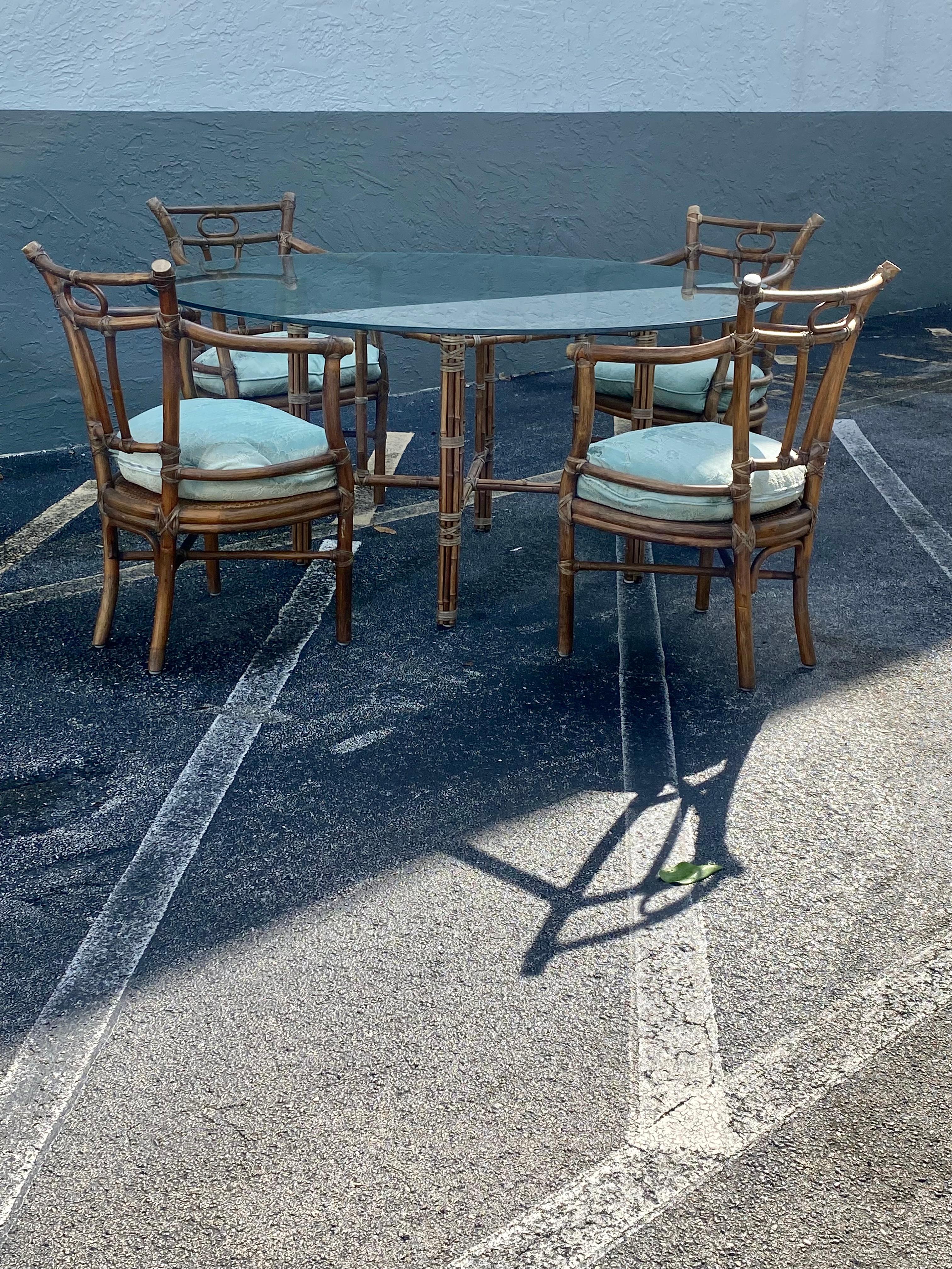 On offer on this occasion is one of the most stunning, dining set you could hope to find. This is an ultra-rare opportunity to acquire what is, unequivocally, the best of the best, it being a most spectacular and beautifully-presented and all