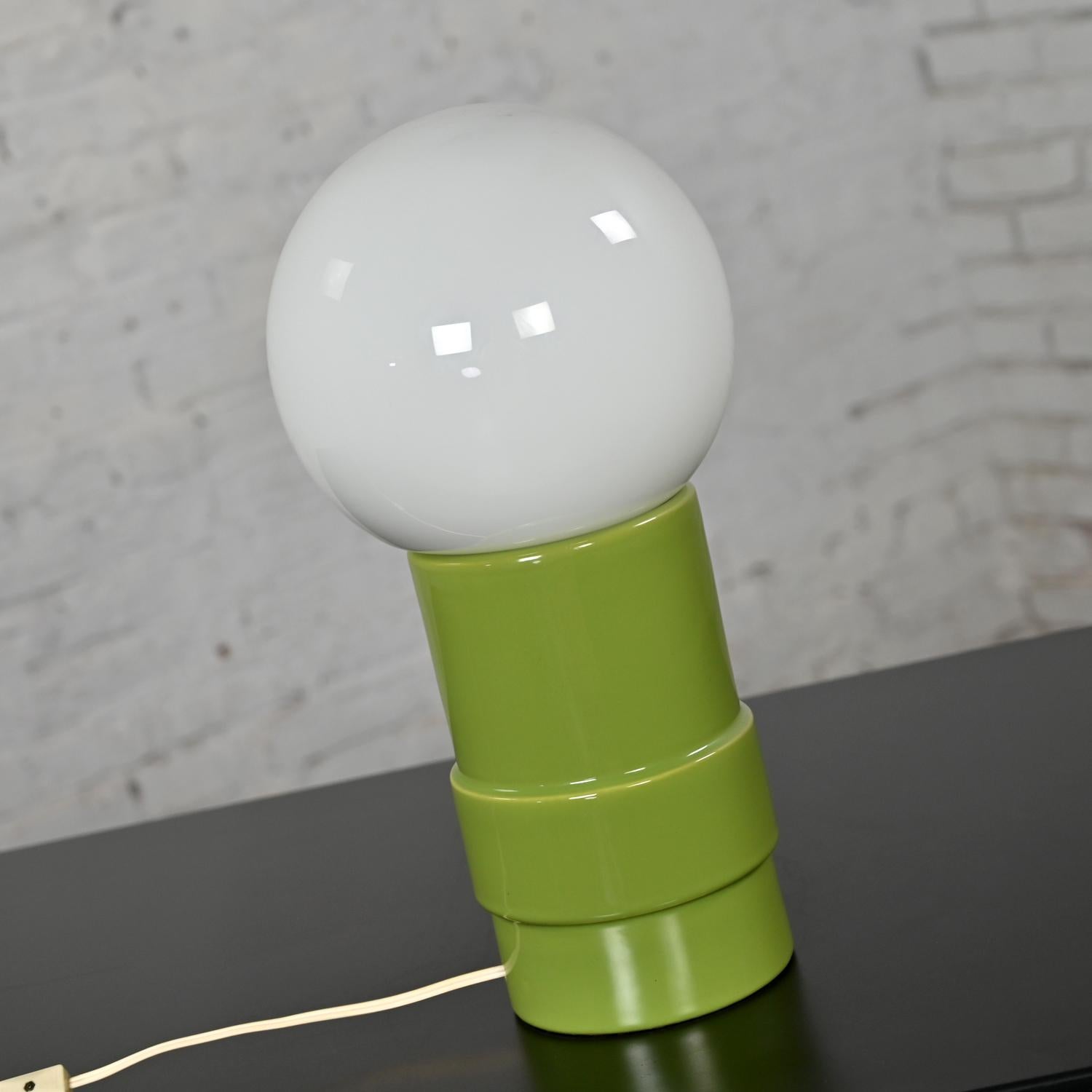 1970's MCM Globe Tischlampe von Lawrence Peabody Many Moods Kollektion für Sears (Keramik) im Angebot