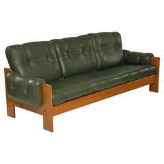 Divano a 3 posti in pelle verde di MCM degli anni '70 di Kalustekiila Finland & Telaio in teak