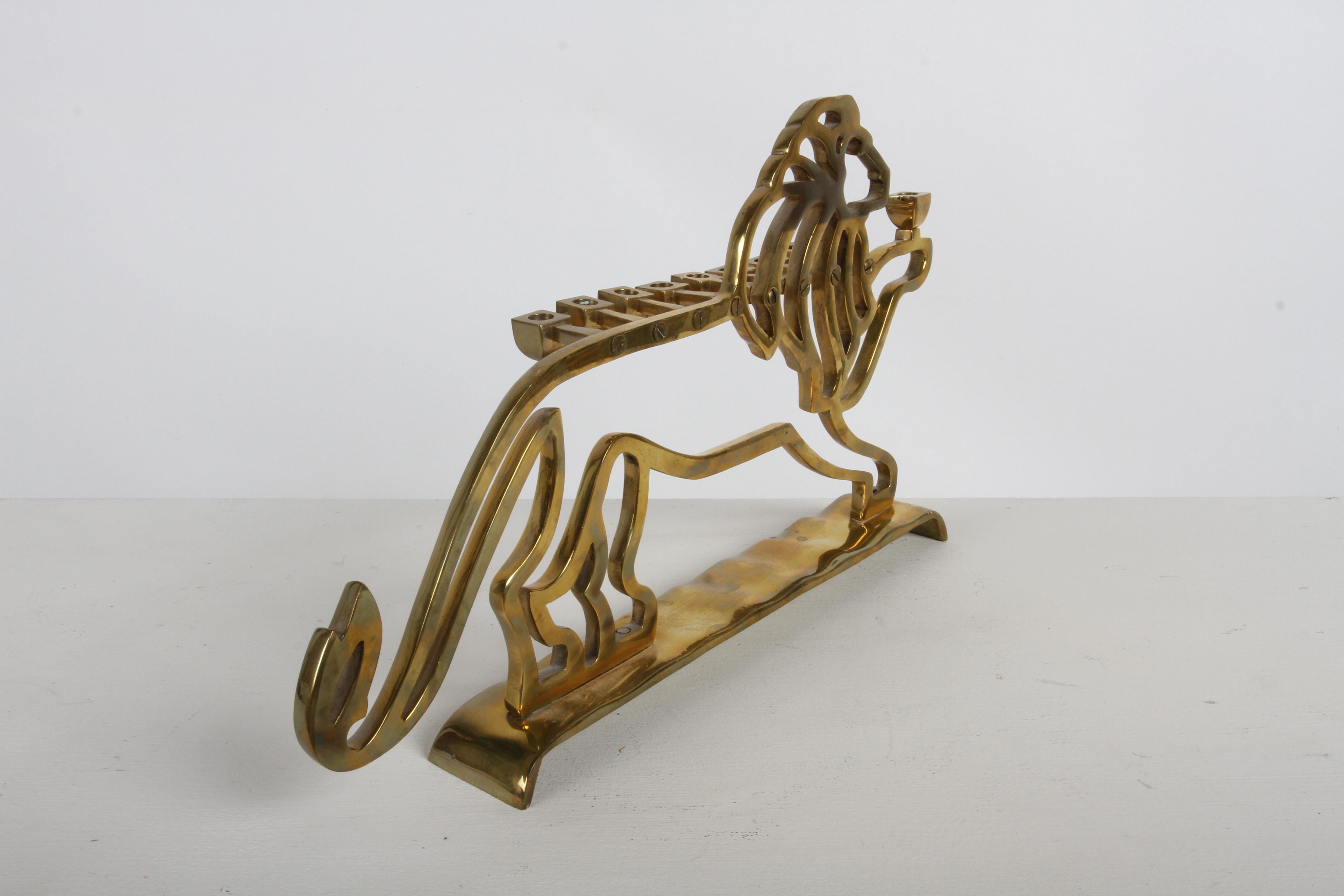 1970s MCM Modern León de latón Menorah judía - Lámpara de Rosenthal Judaica de Cara en venta 1