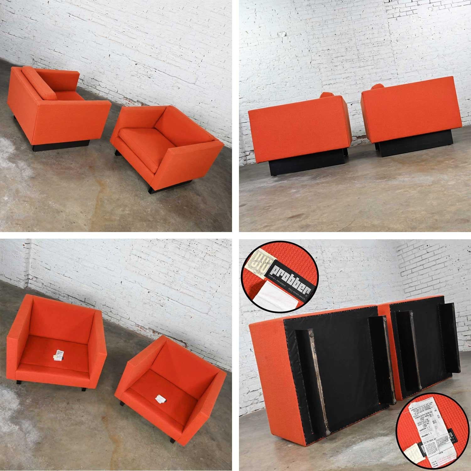 1970's MCM to Modern Harvey Probber Club Chairs Orange 1571 Tuxedo Sleigh Bases en vente 10