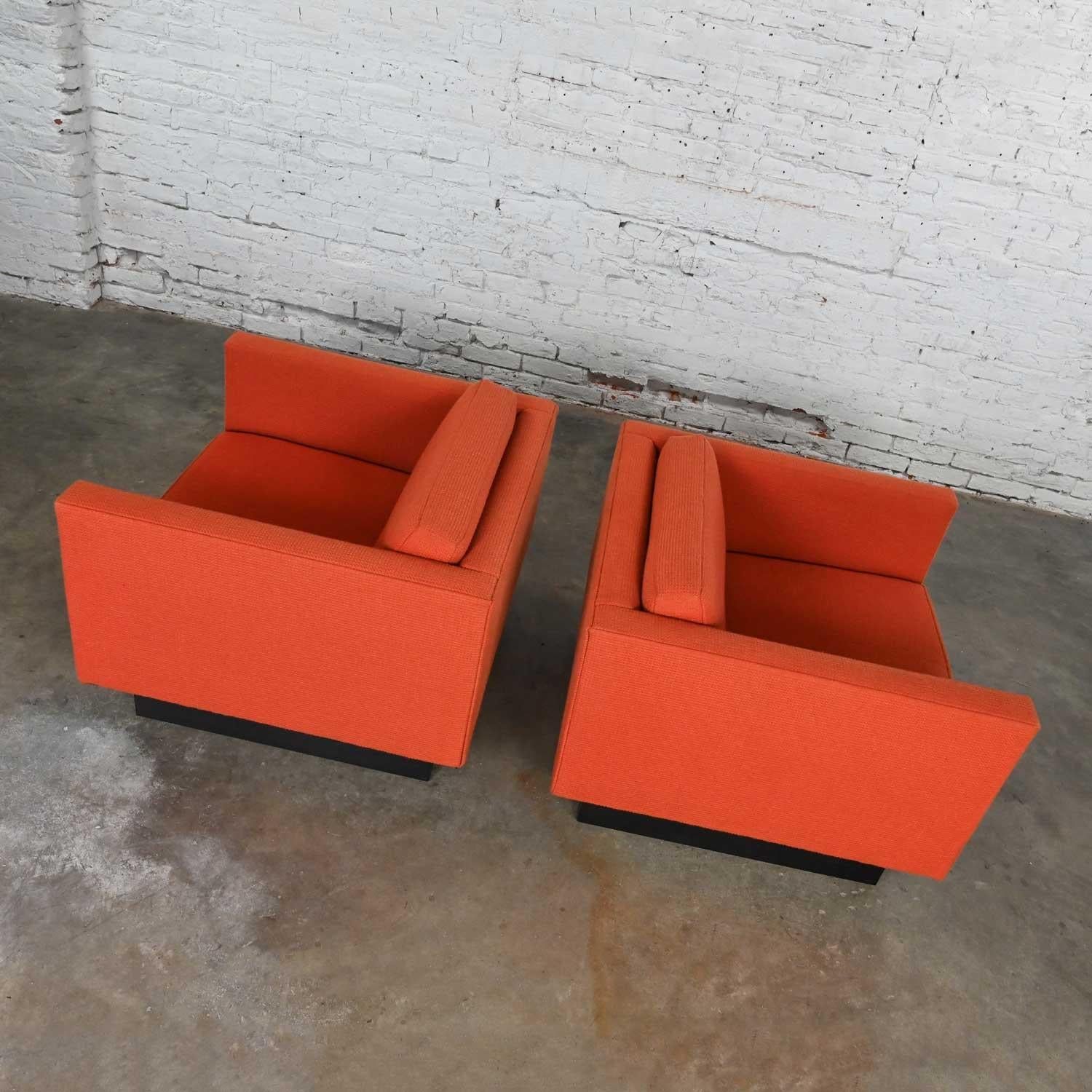 Tissu 1970's MCM to Modern Harvey Probber Club Chairs Orange 1571 Tuxedo Sleigh Bases en vente