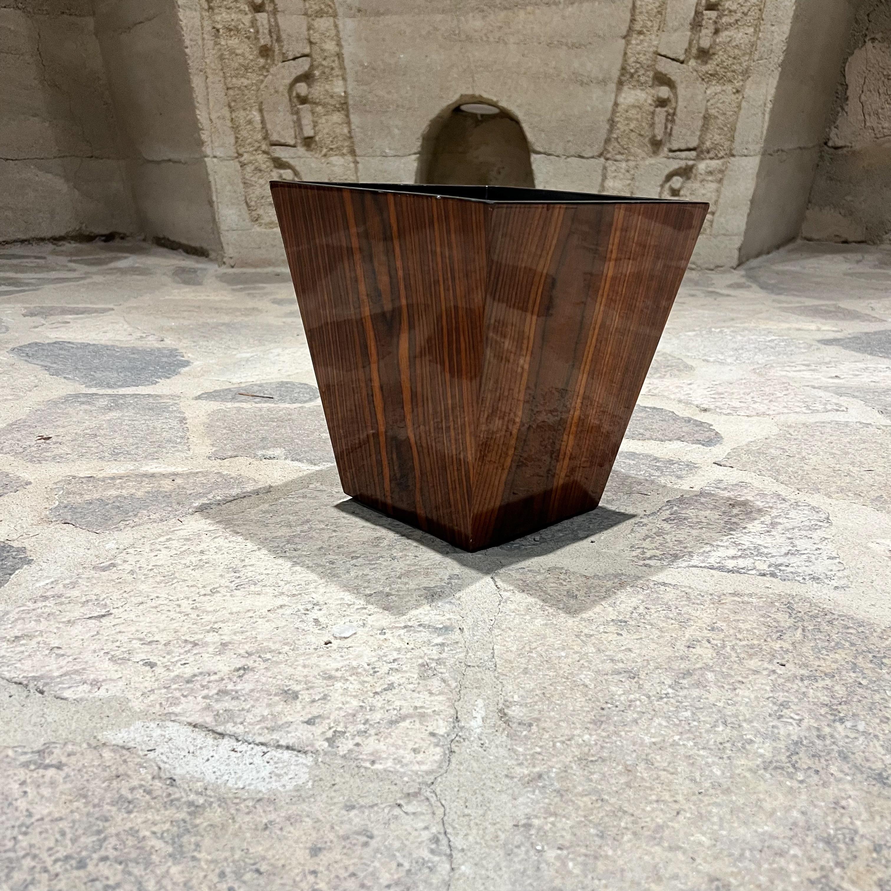 MCM Pflanzgefäßkasten/Jardinière oder Trashcan-Korb aus Nussbaumholz, 1970er Jahre im Zustand „Gut“ im Angebot in Chula Vista, CA