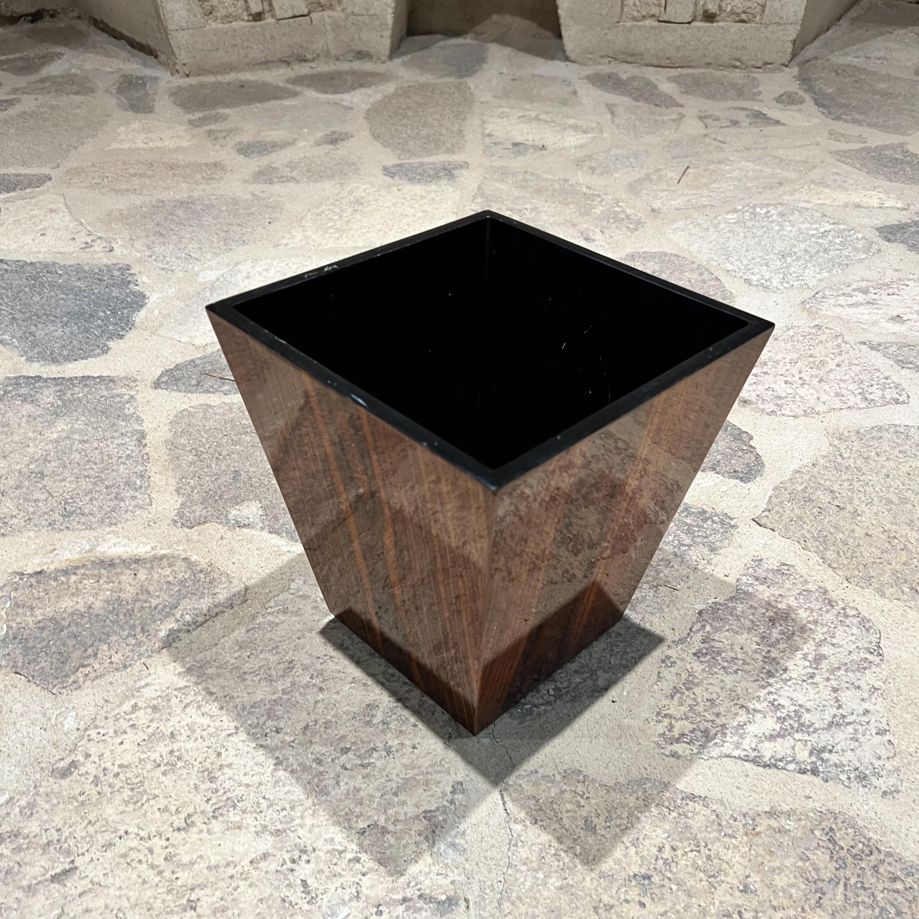 MCM Pflanzgefäßkasten/Jardinière oder Trashcan-Korb aus Nussbaumholz, 1970er Jahre (20. Jahrhundert) im Angebot