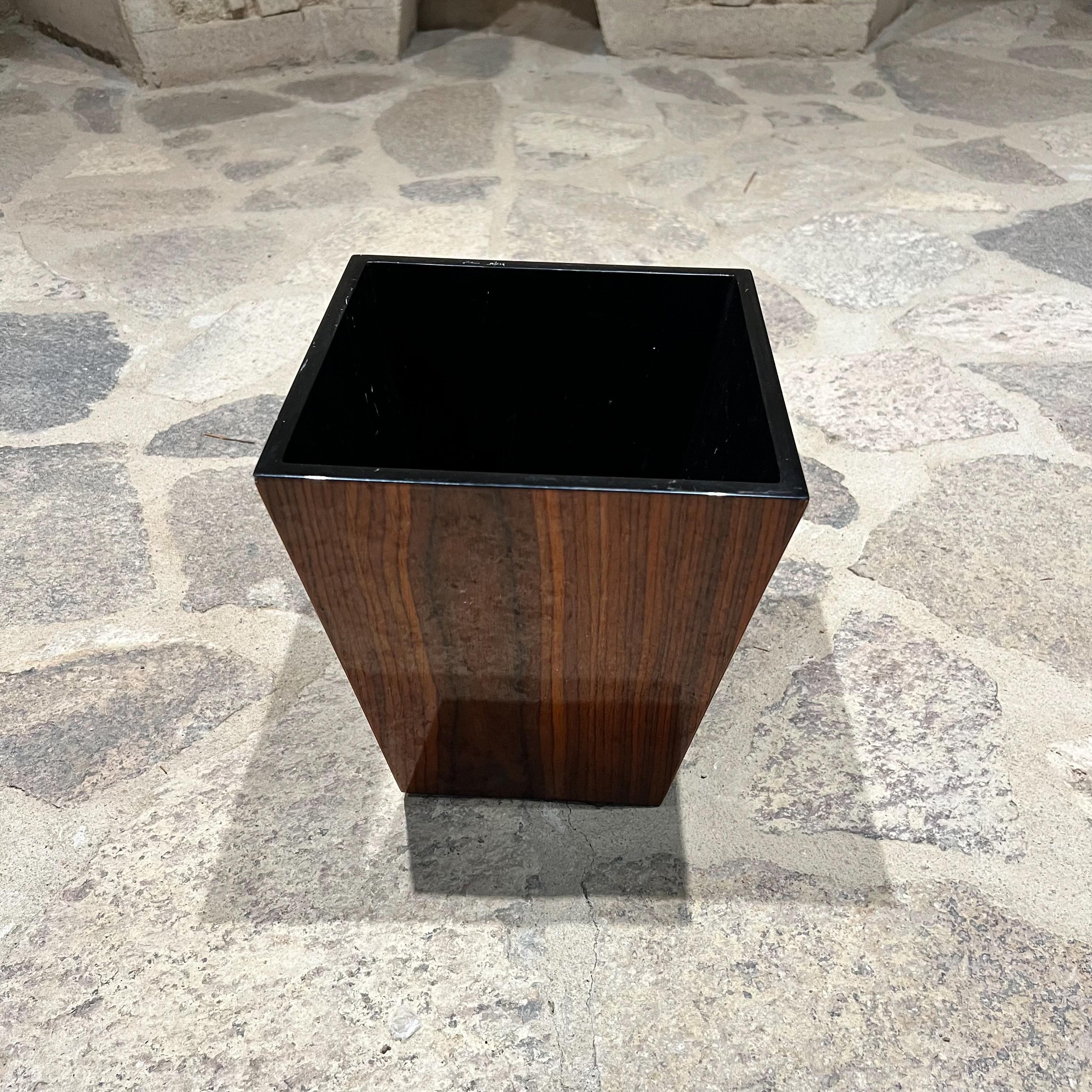 MCM Pflanzgefäßkasten/Jardinière oder Trashcan-Korb aus Nussbaumholz, 1970er Jahre (Walnuss) im Angebot