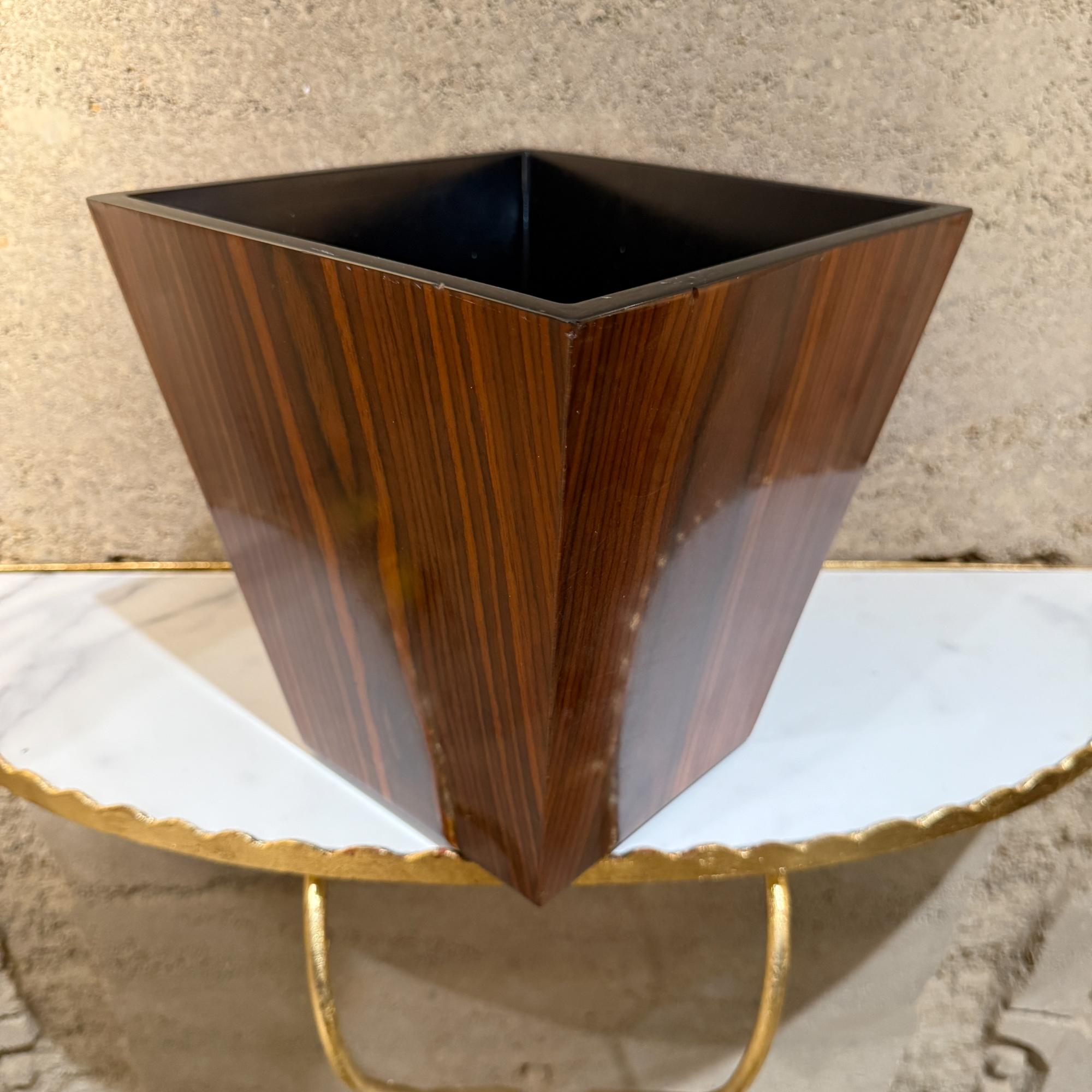 Fioriera in legno di Wood del 1970 MCM Jardiniere o cestino della spazzatura in vendita 5