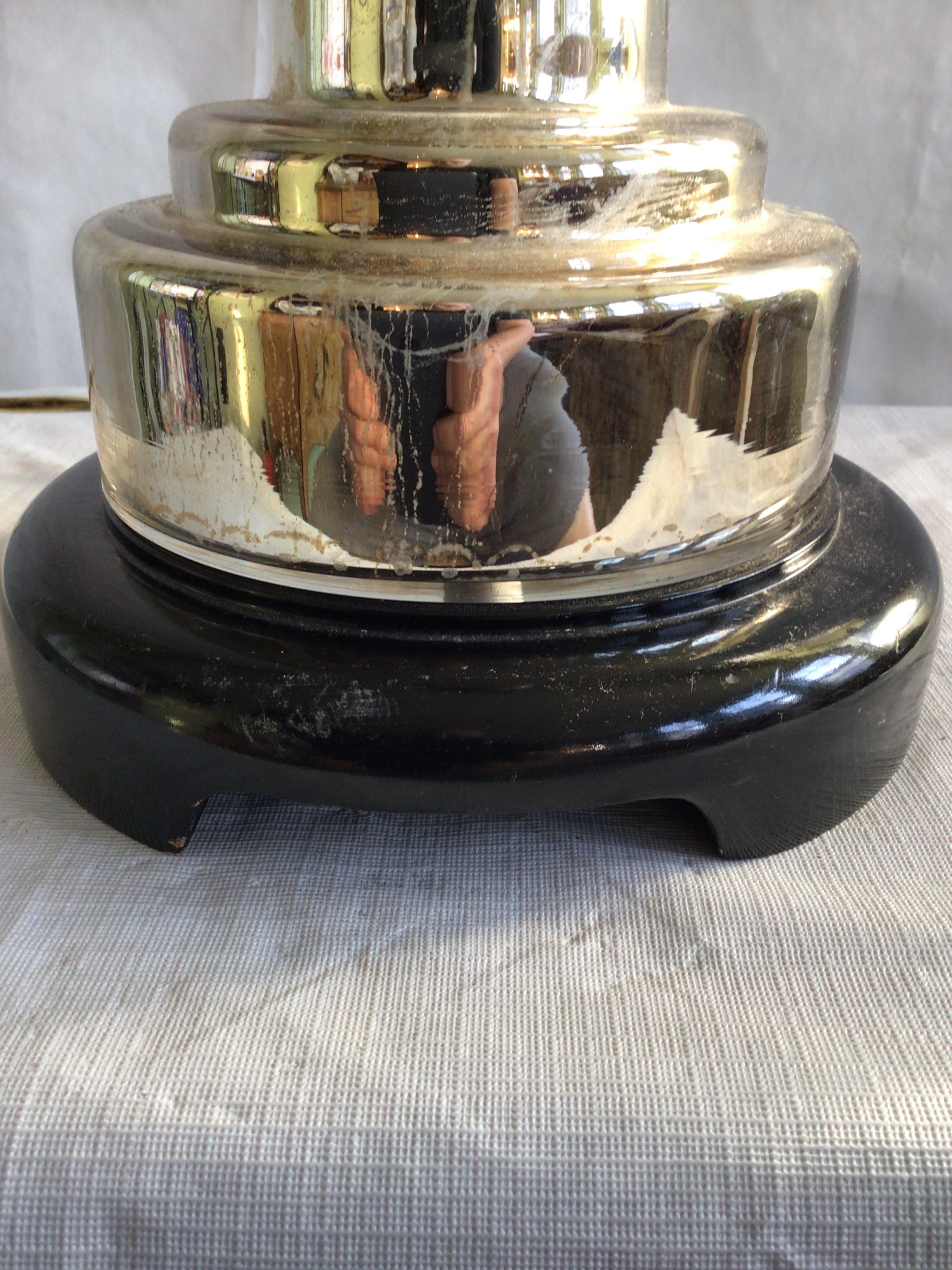 Lámpara de mesa de cristal de mercurio de los años 70 con base de madera pintada en venta 7