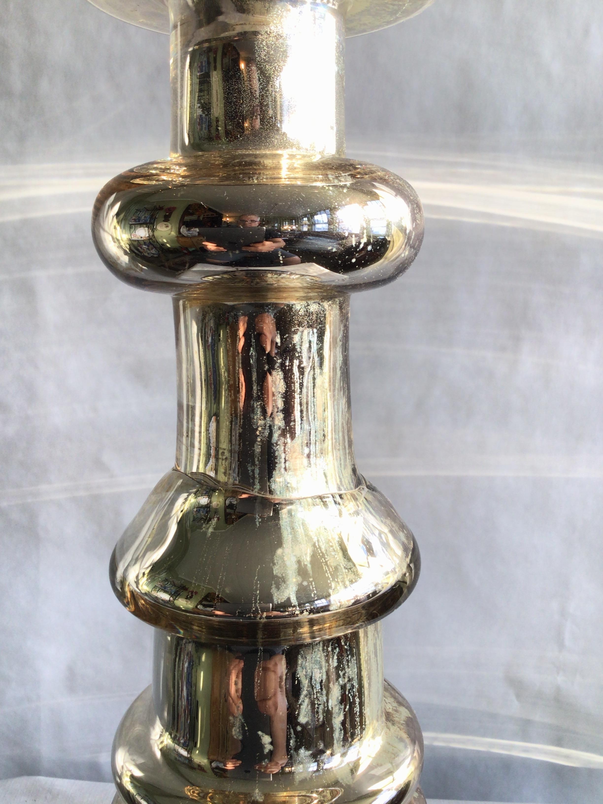 Lámpara de mesa de cristal de mercurio de los años 70 con base de madera pintada finales del siglo XX en venta