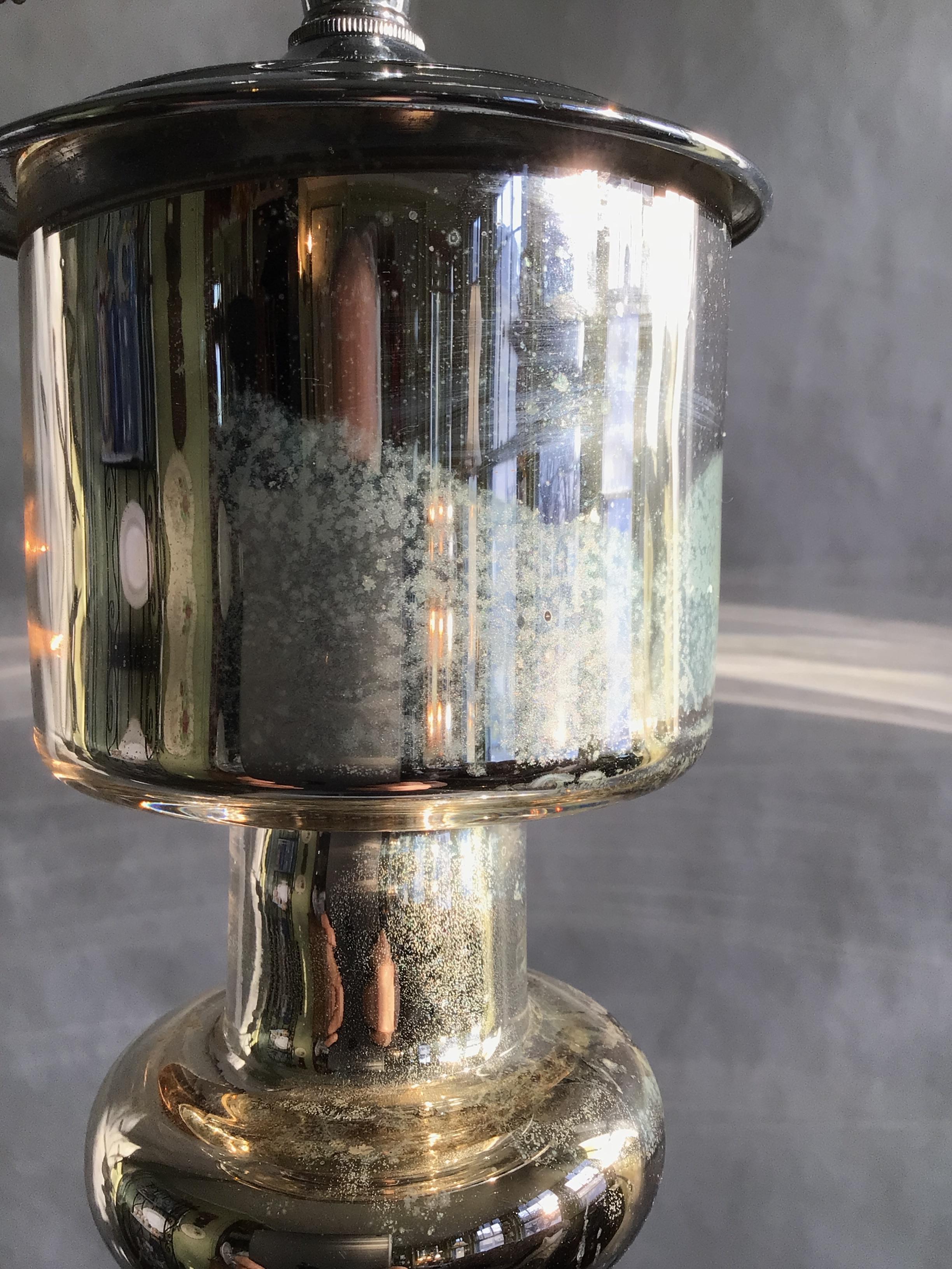 Lámpara de mesa de cristal de mercurio de los años 70 con base de madera pintada en venta 1