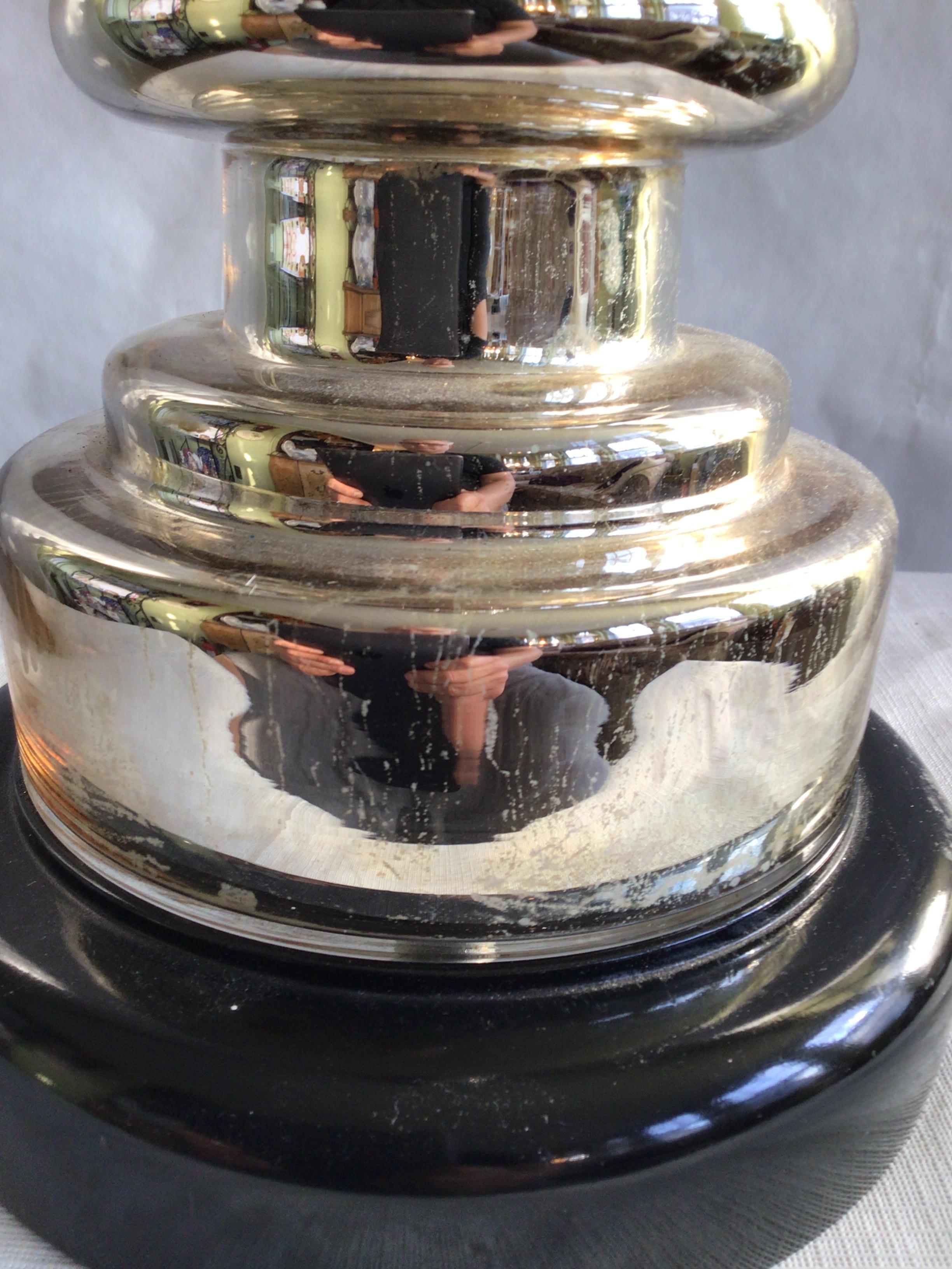 Lámpara de mesa de cristal de mercurio de los años 70 con base de madera pintada en venta 3