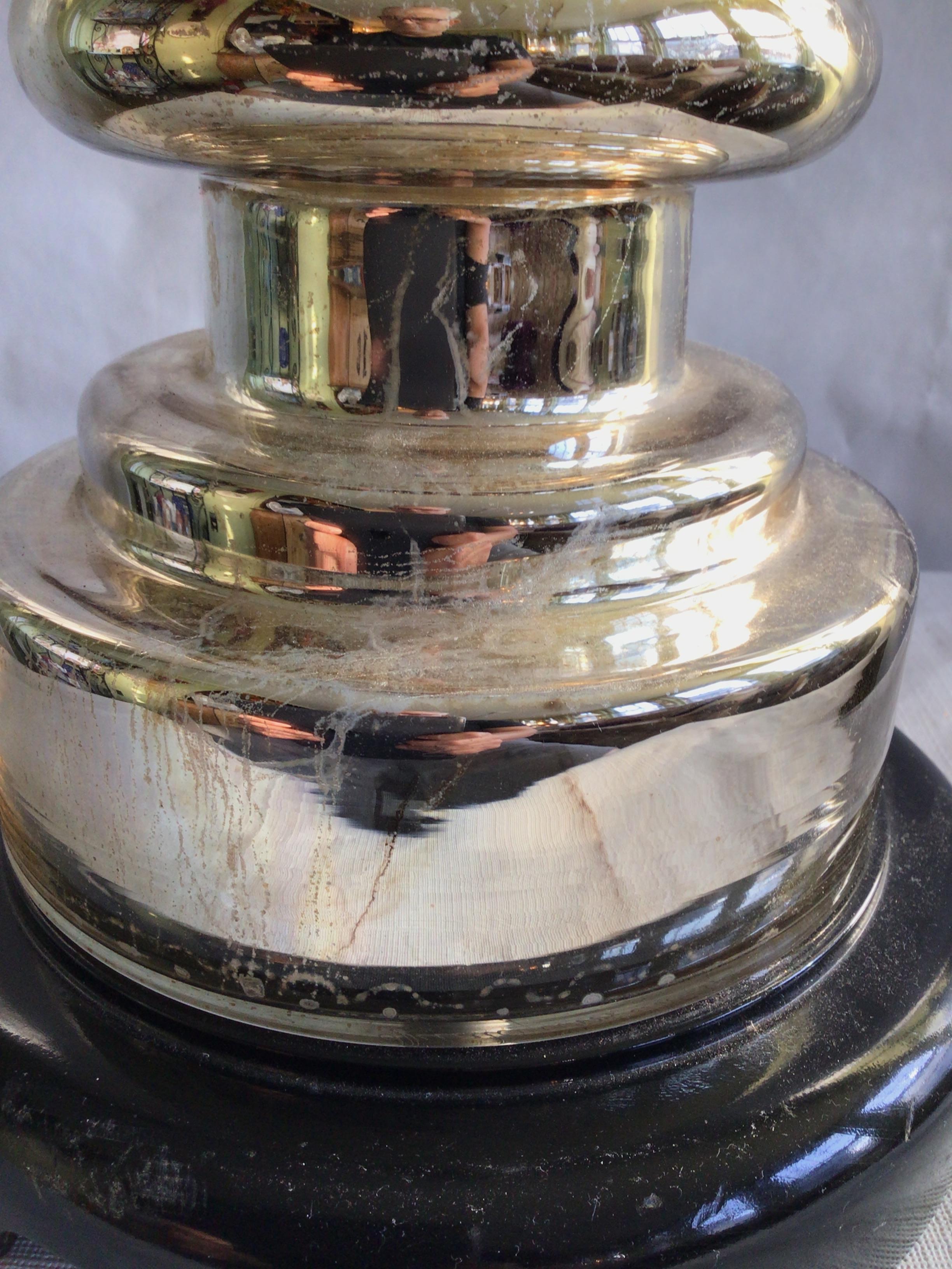 Lámpara de mesa de cristal de mercurio de los años 70 con base de madera pintada en venta 4
