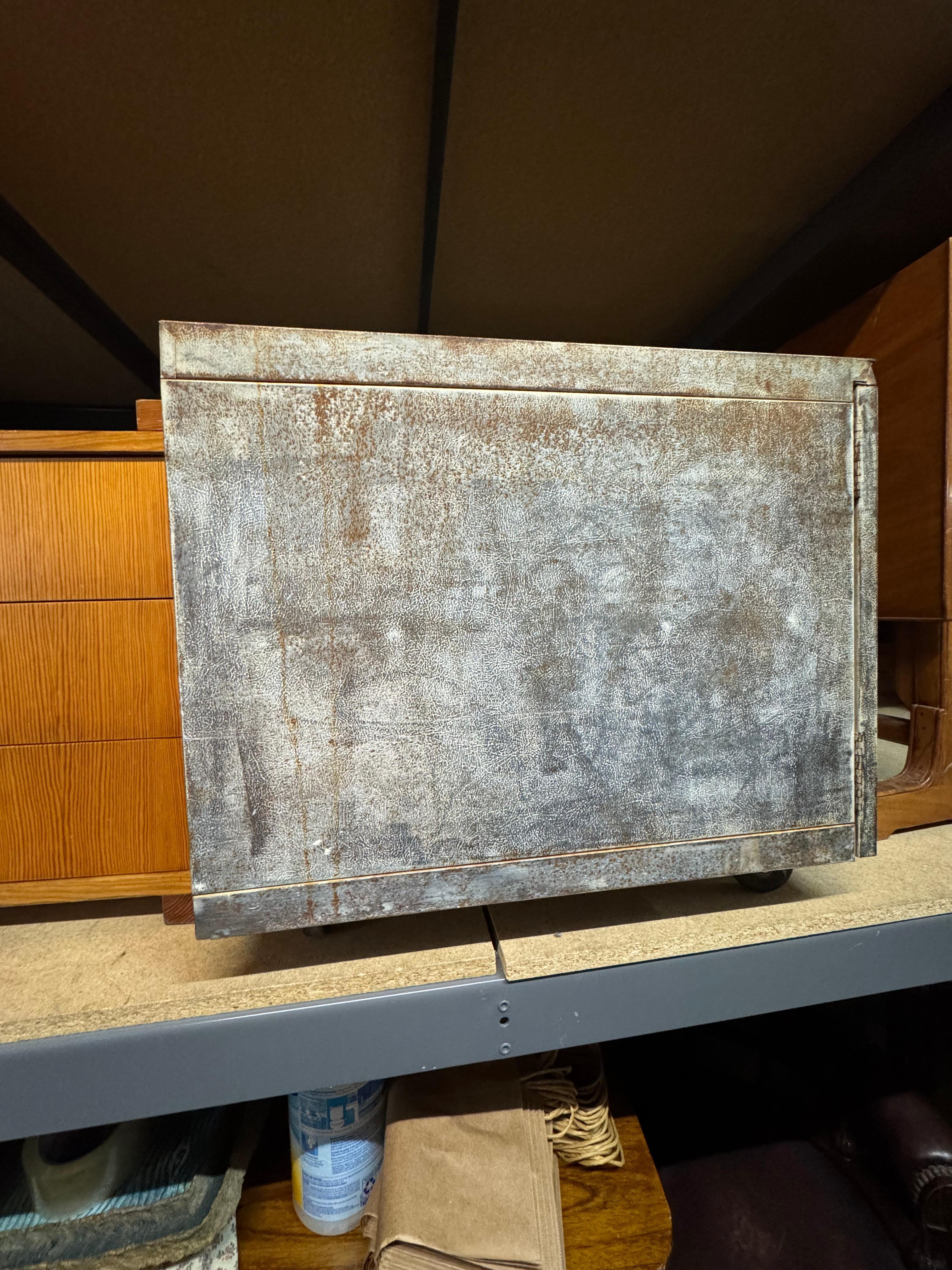 Americano Unità architettonica in metallo su ruote degli anni '70 in vendita