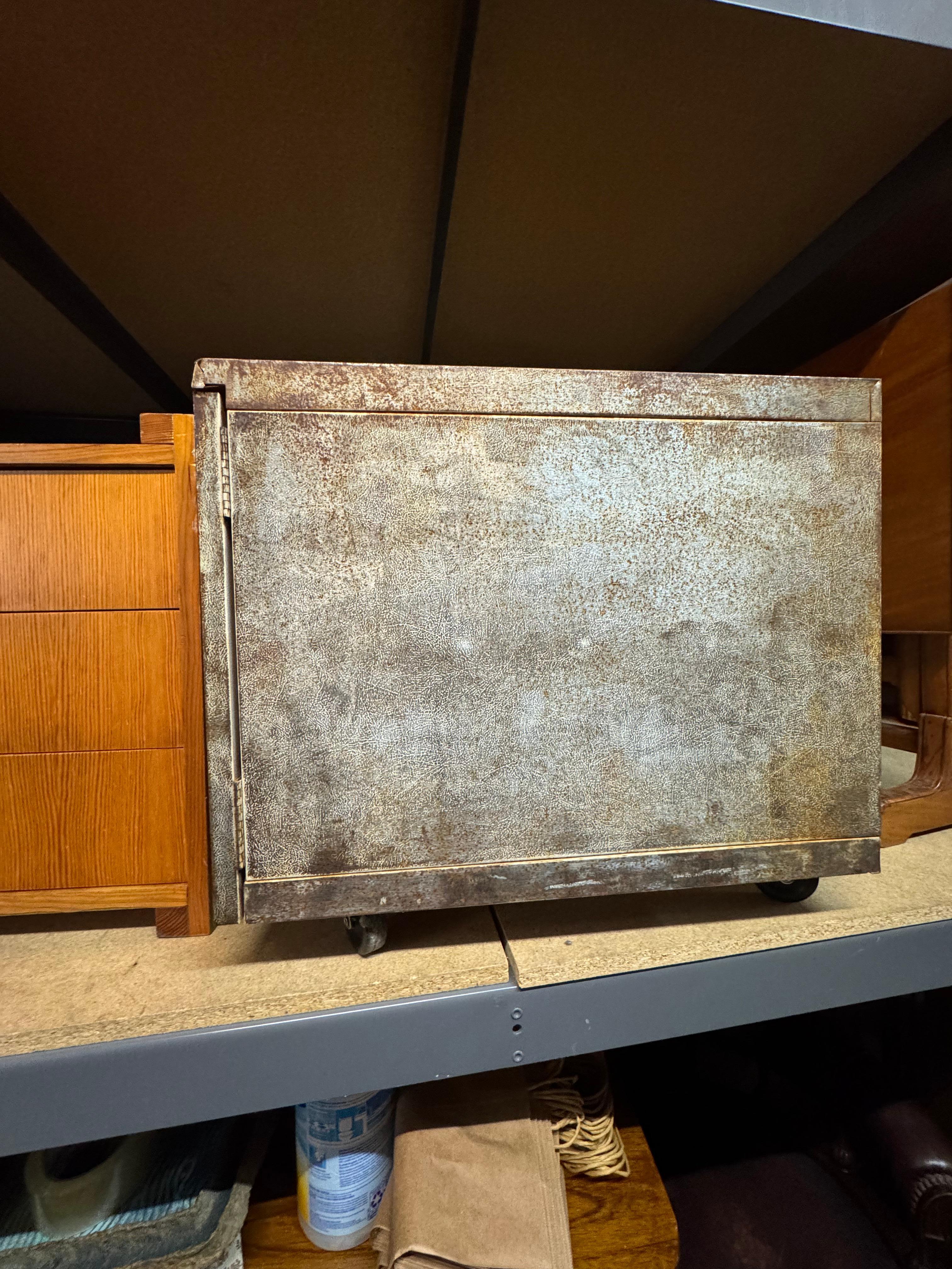 Metallo Unità architettonica in metallo su ruote degli anni '70 in vendita