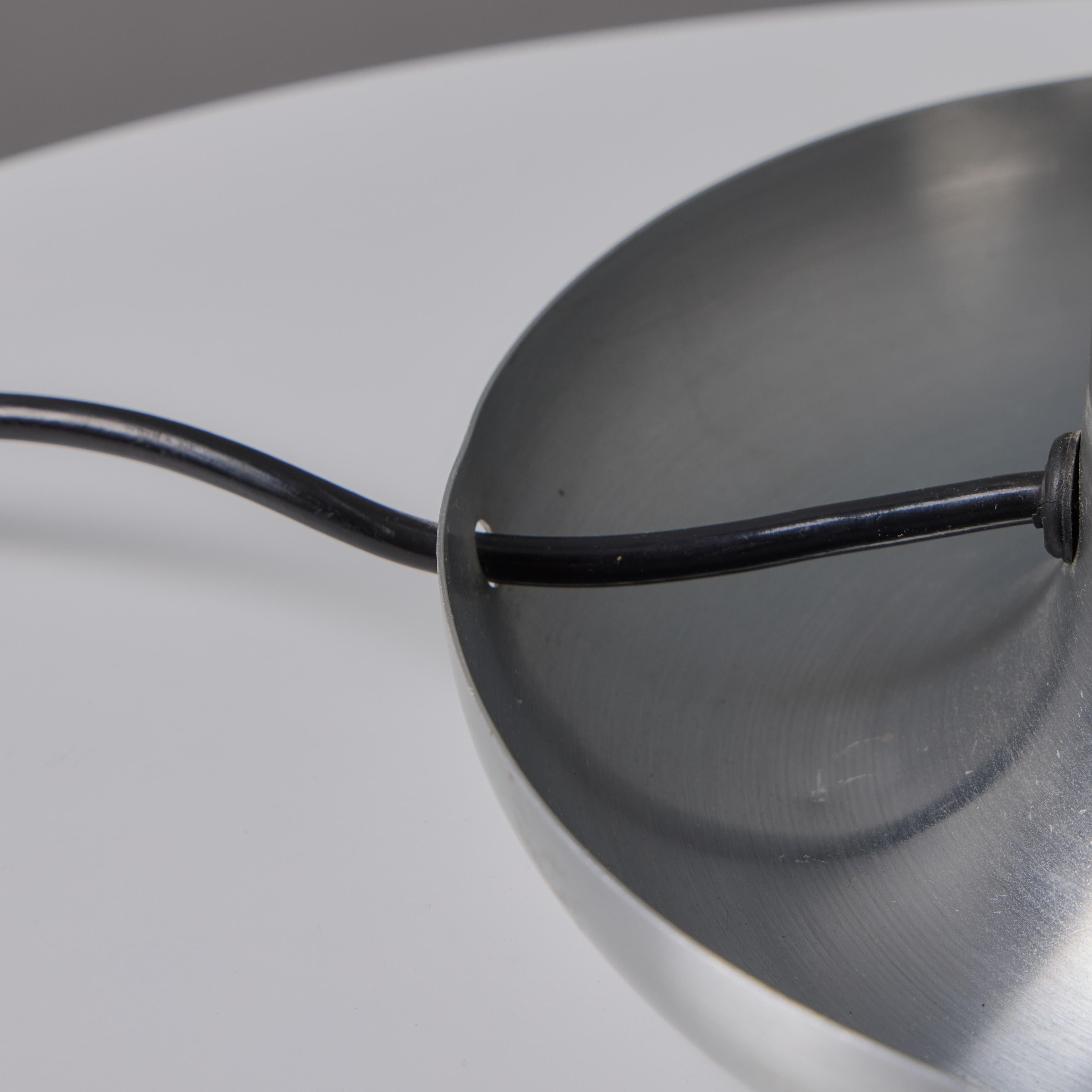 Lampe de table en métal et verre des années 1970 à la manière d'Achille Castiglioni en vente 9