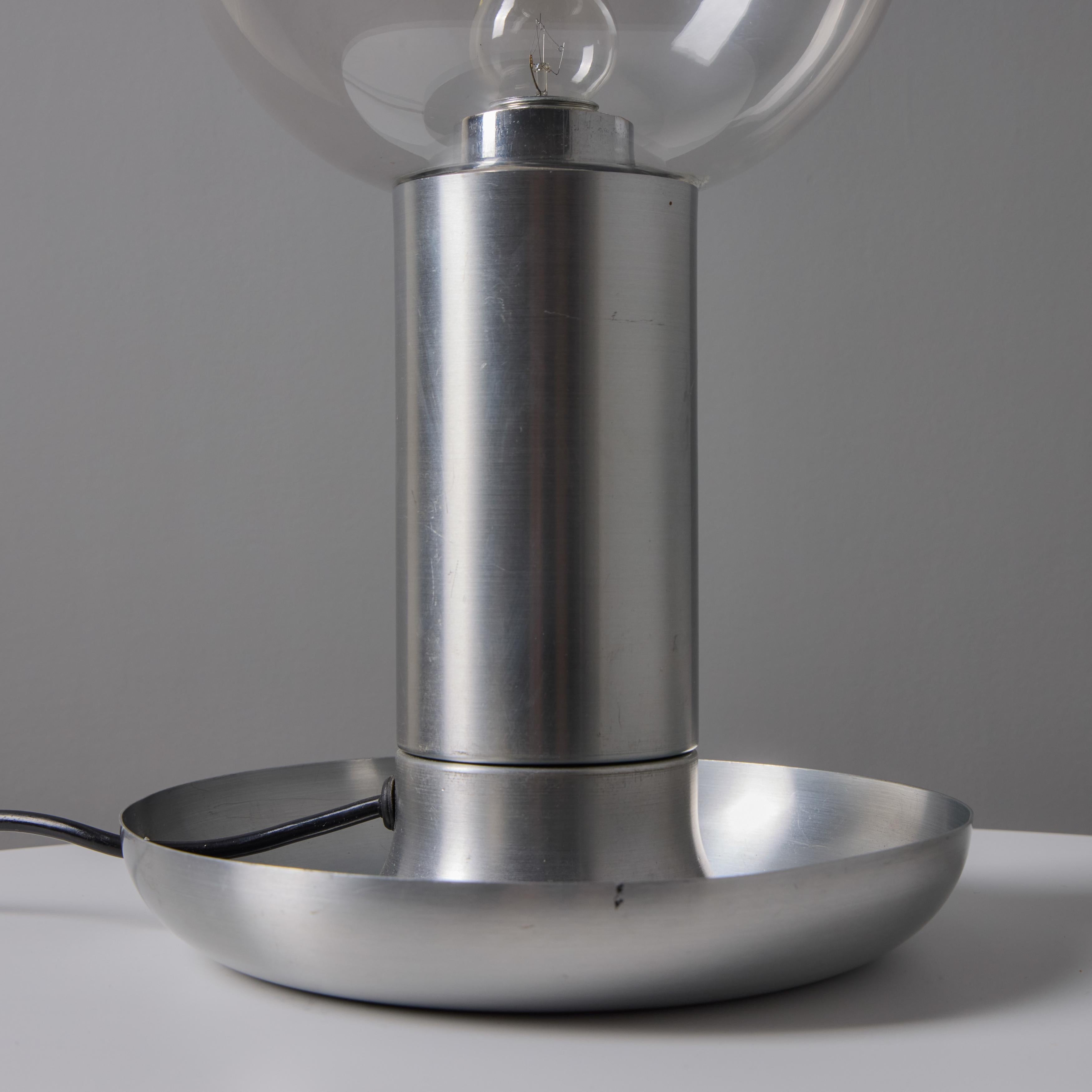 Lampe de table en métal et verre des années 1970 à la manière d'Achille Castiglioni en vente 10